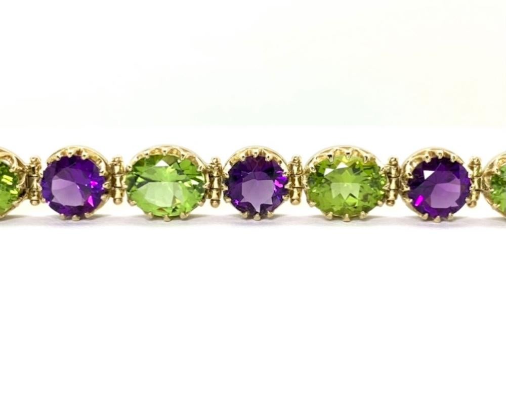 Oval Cut Peridot and Amethyst Tennis Bracelet in Yellow Gold, 33 Carats Total For Sale
