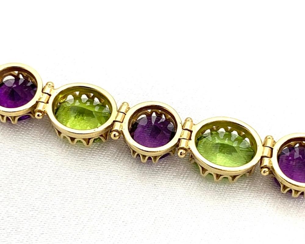 Peridot and Amethyst Tennis Bracelet in Yellow Gold, 33 Carats Total In New Condition For Sale In Los Angeles, CA