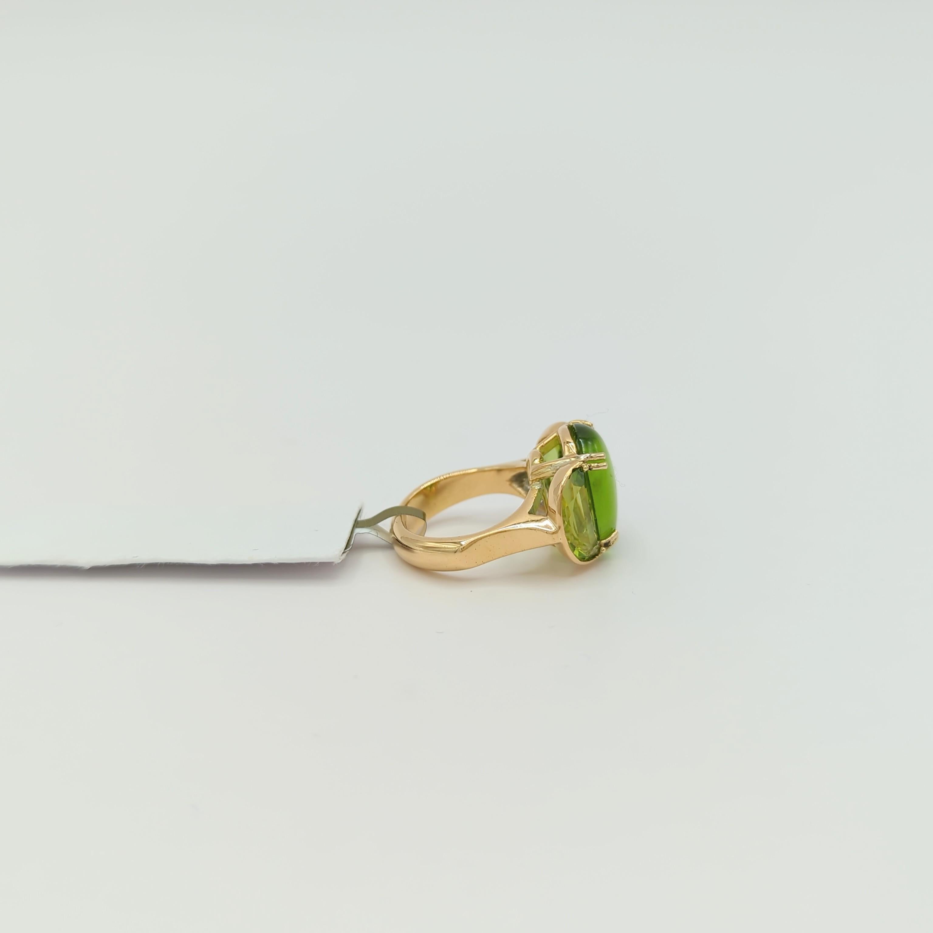 Peridot Oval Cabochon Three Stone Ring in 18K Yellow Gold For Sale 1