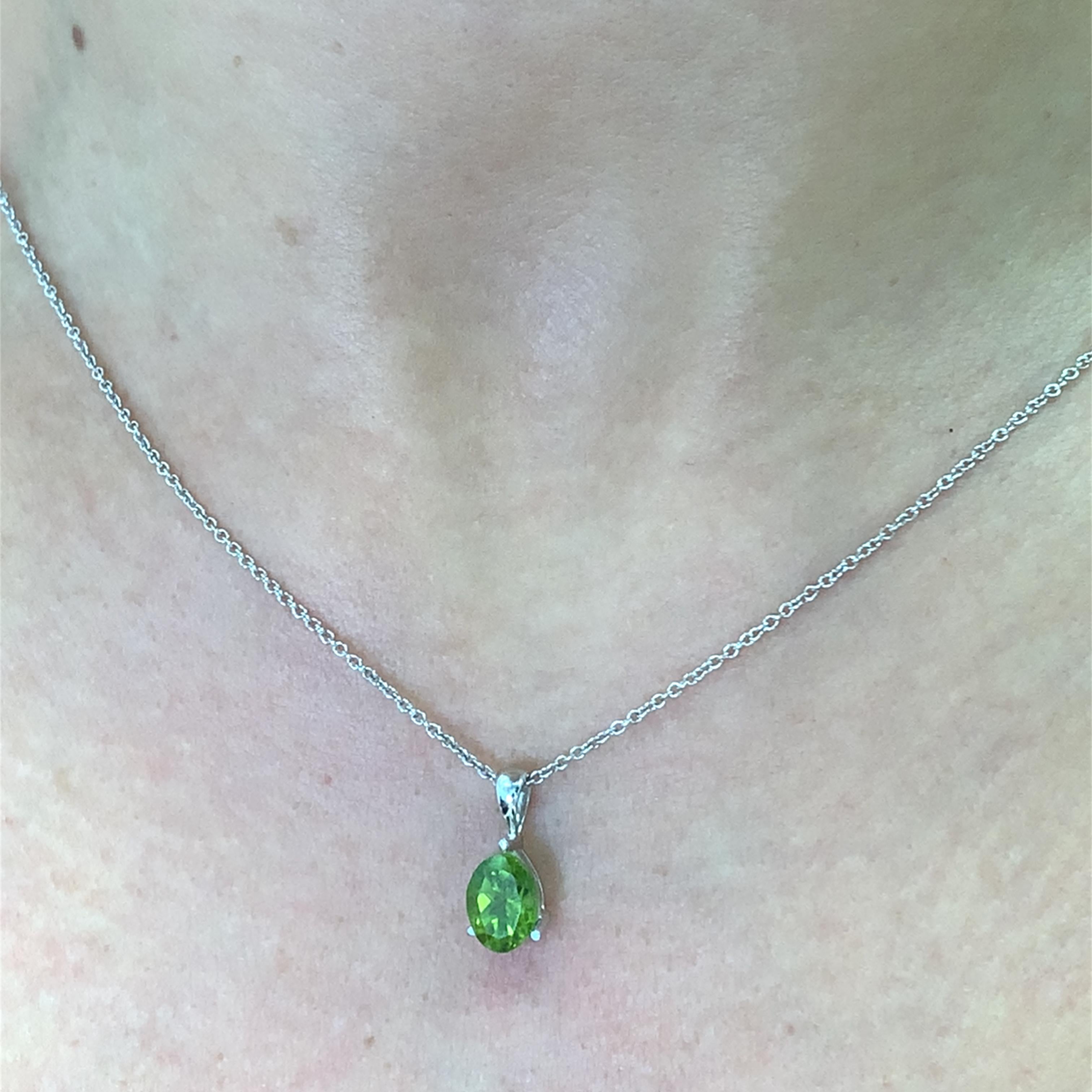 This stunning green peridot gemstone pendant necklace is a perfect blend of elegance and simplicity. Crafted in 18k white gold with precision, it features a vibrant oval-shaped 1.30ct peridot that catches the light beautifully. Ideal for both casual