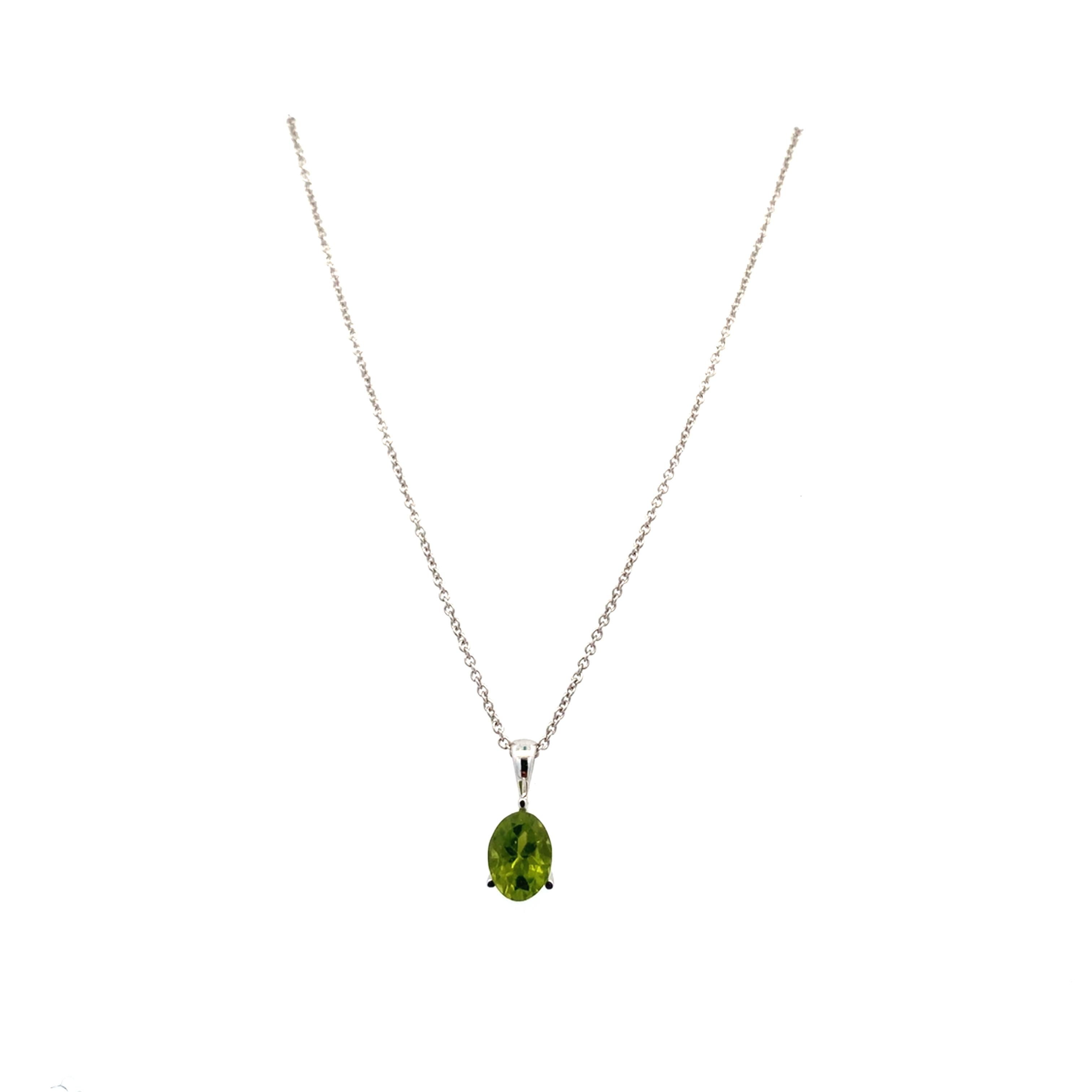 Oval Cut Peridot oval shaped solitaire pendant necklace 18k white gold For Sale