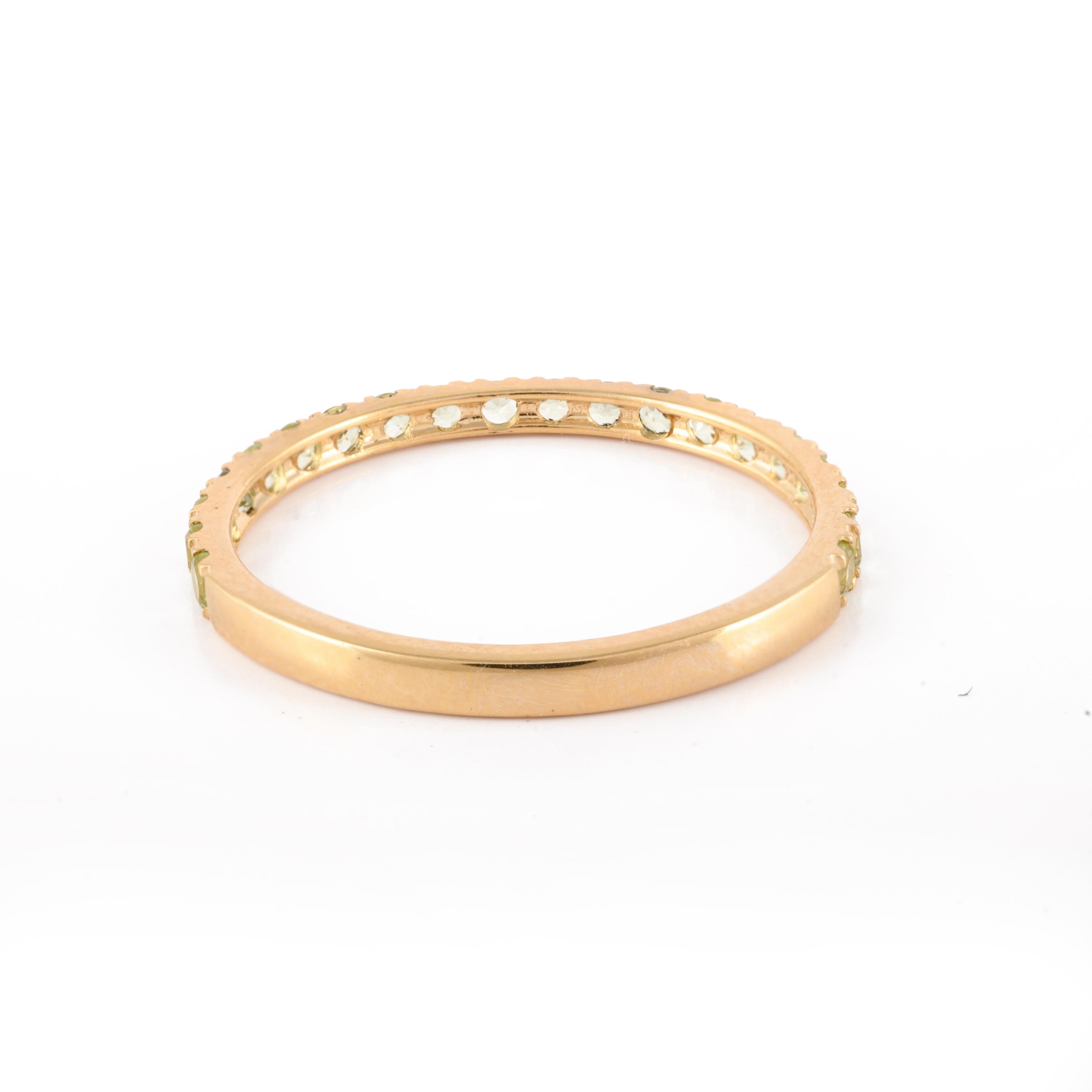 Im Angebot: Peridot Pave Eternity-Ring, stapelbarer Peridot-Ring 14k massives Gelbgold () 4