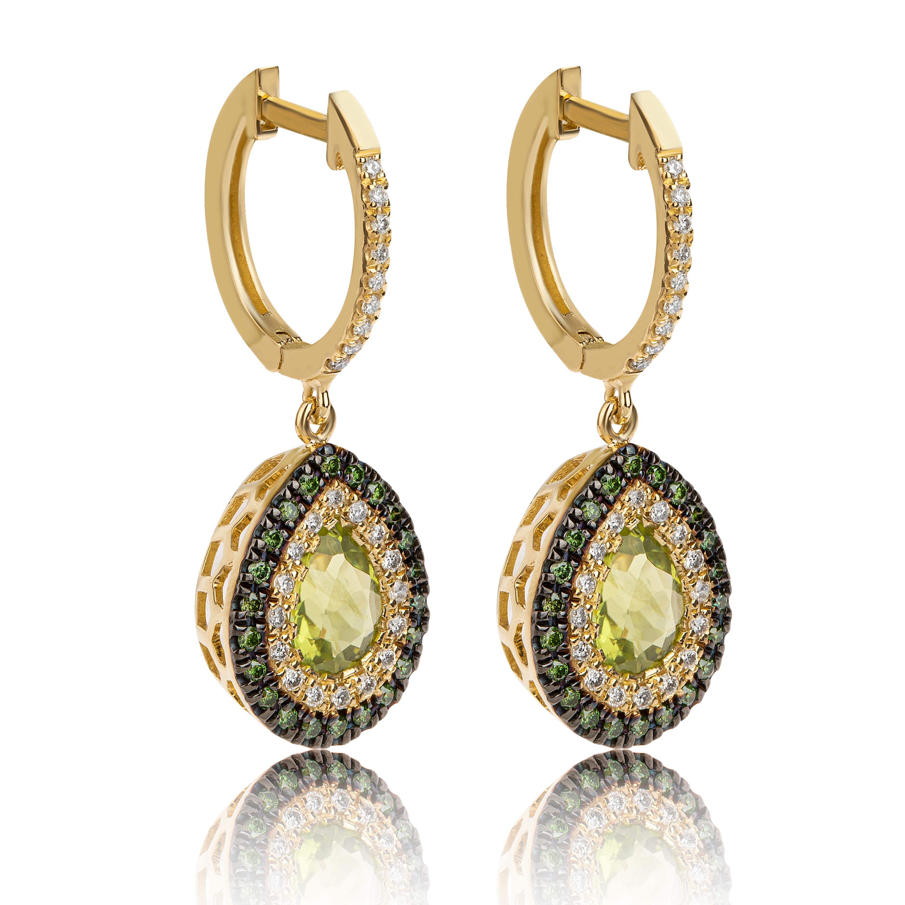 Peridot earrings in pear shape, with white and blue diamonds, set on 18Kt yellow gold. 
The central stone, is a Peridot which is cut in pear shape. The white diamonds are 0.22ct in total. The blue diamonds are 0.25ct in total.
The peridot is 1.48 ct