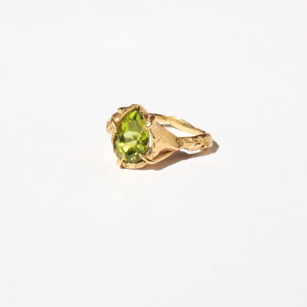 For Sale:  Peridot Pear Solitaire Ring in 14 Karat Yellow Gold 3