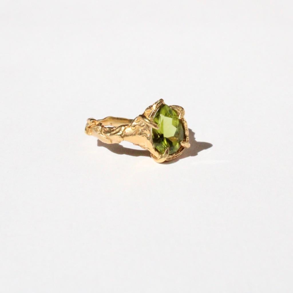 For Sale:  Peridot Pear Solitaire Ring in 14 Karat Yellow Gold 4