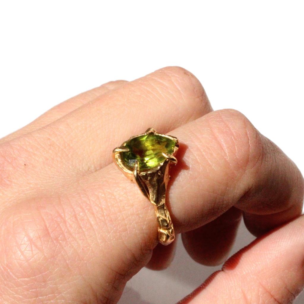 For Sale:  Peridot Pear Solitaire Ring in 14 Karat Yellow Gold 6