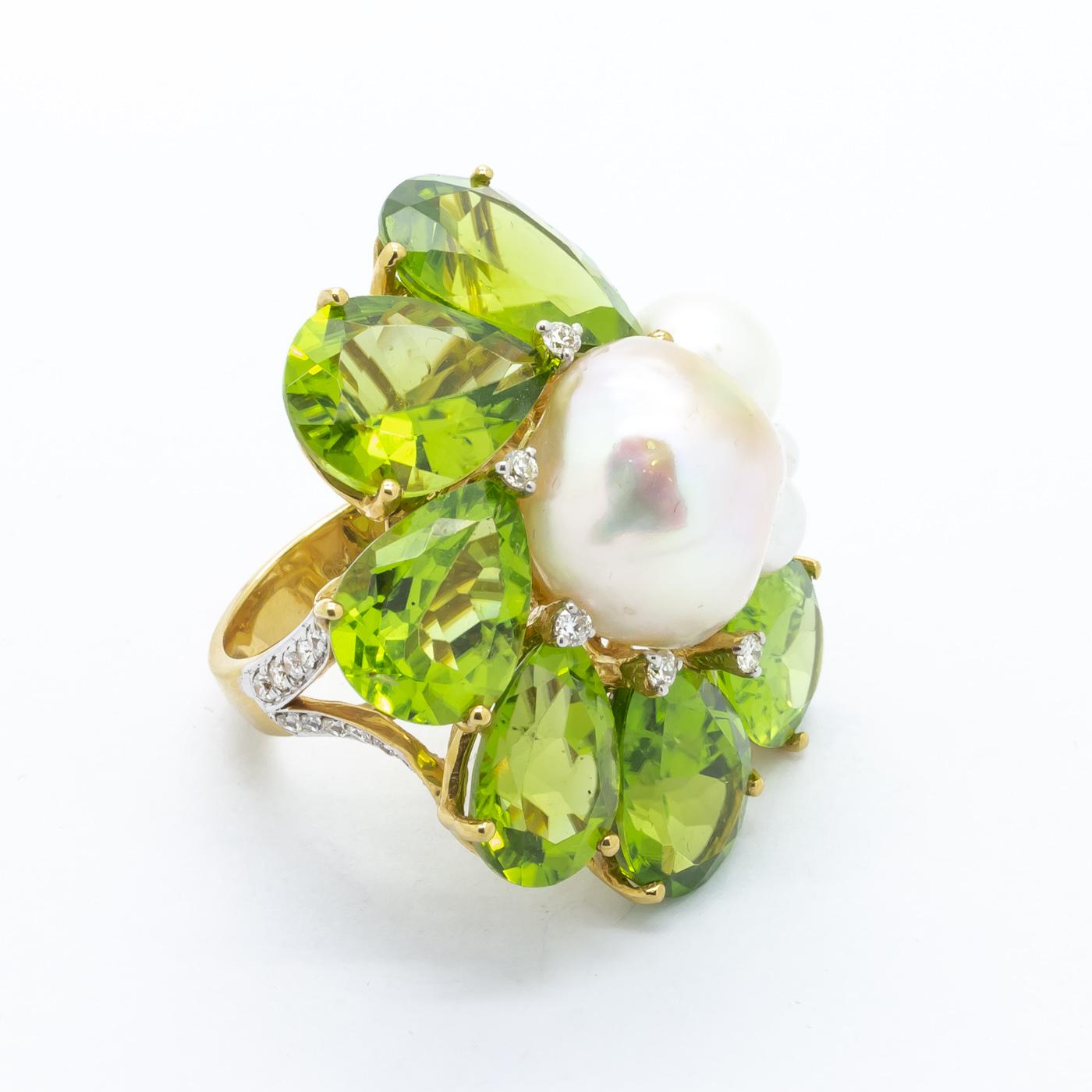 Peridot:: Perle:: Diamant und Gold Cluster-Ring (Brillantschliff)