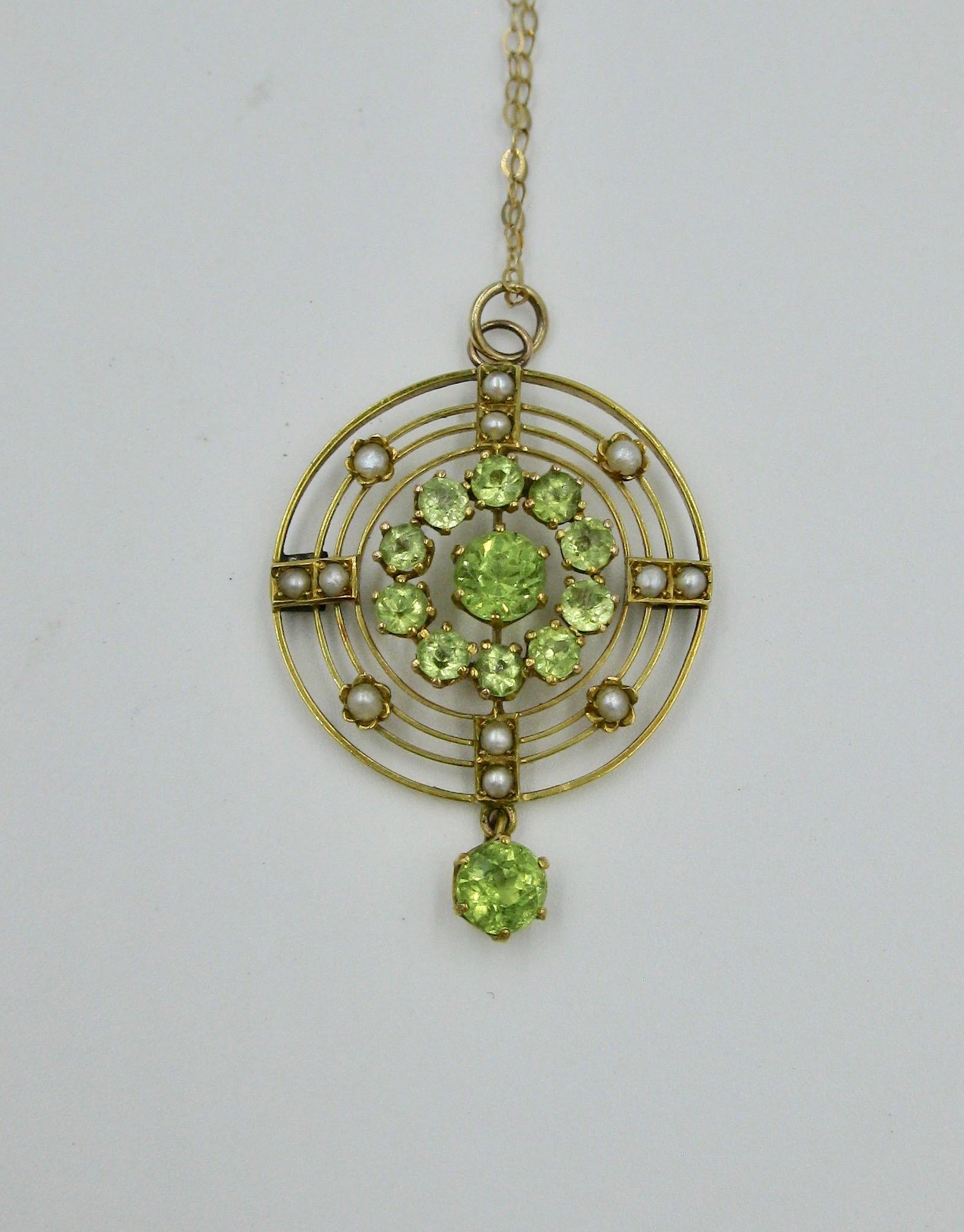 Peridot Pearl Lavaliere Pendant Necklace Victorian Edwardian 9 Carat Gold In Good Condition In New York, NY