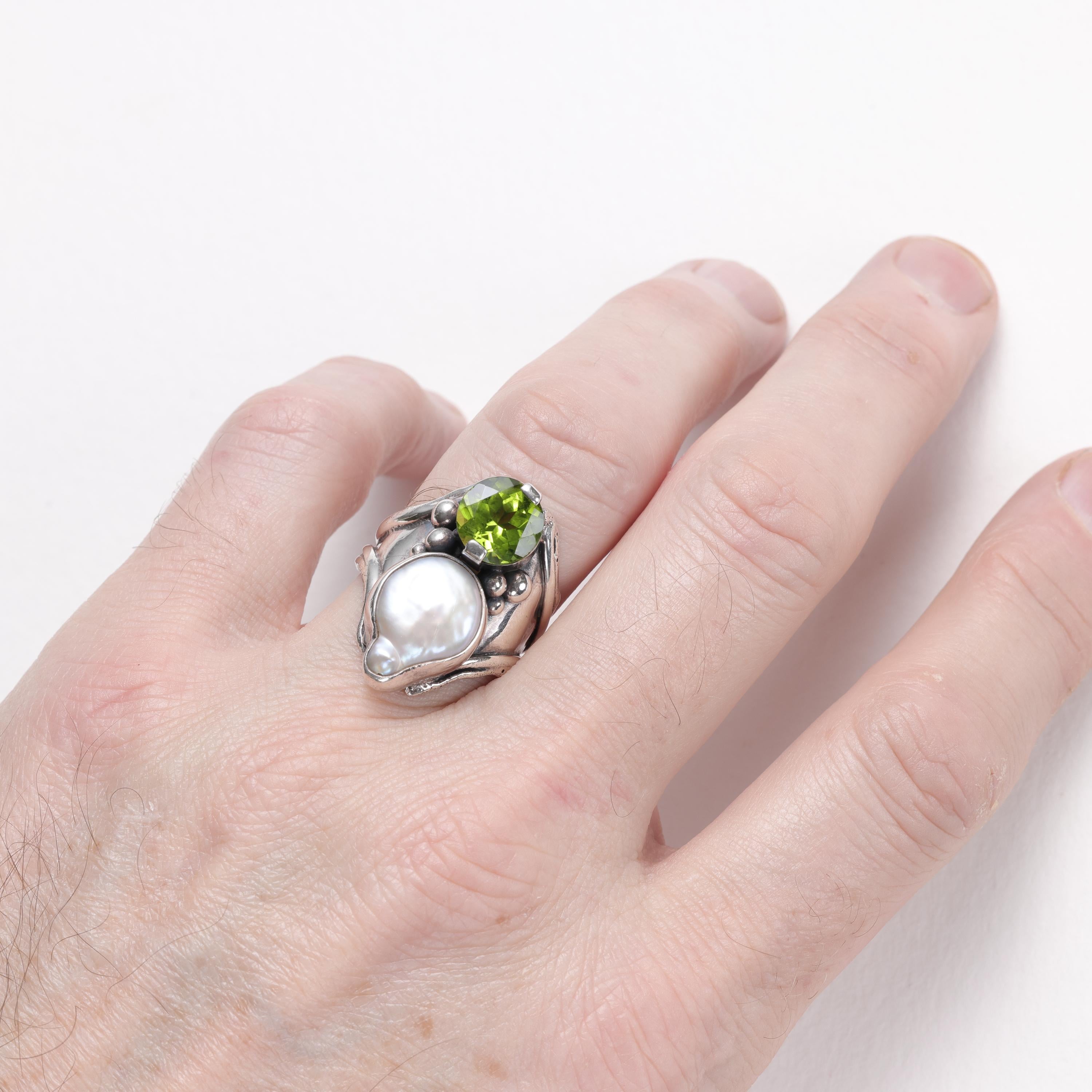 Peridot, Pearl, Silver Ring, Midcentury For Sale 4