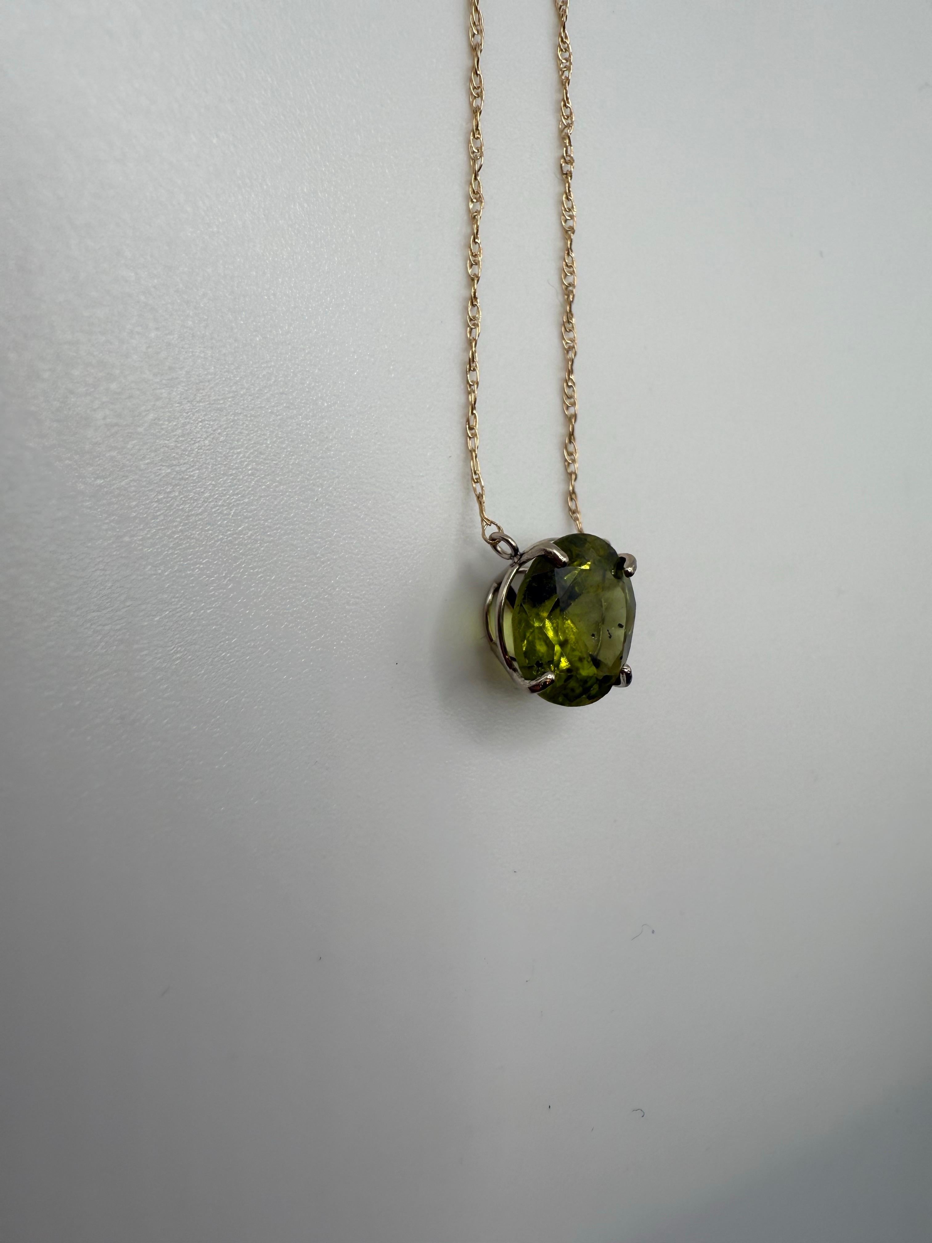 Collana con ciondolo peridoto agosto mese del bambino oro 10KT in vendita 1
