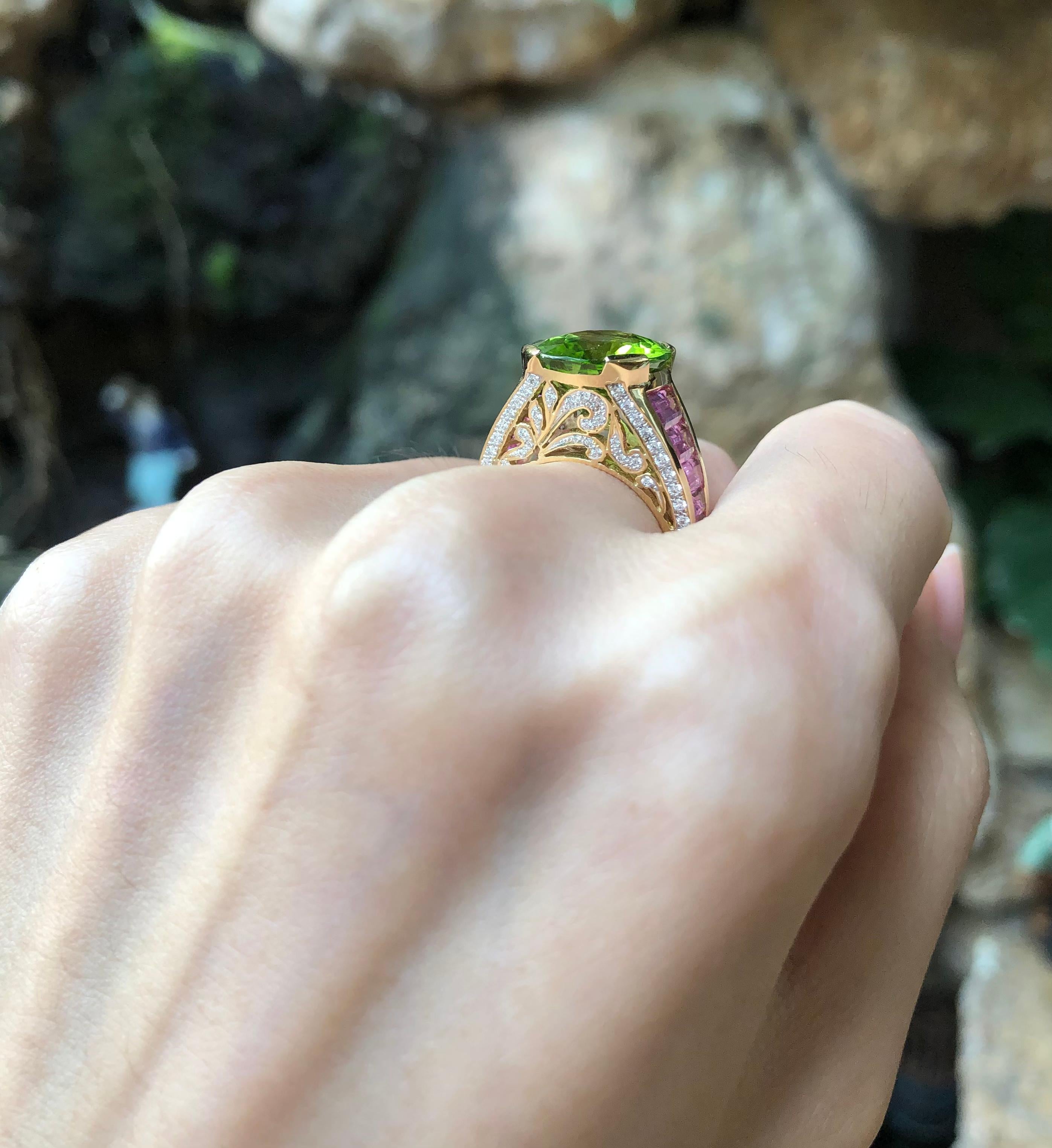 Peridot, Pink Sapphire with Diamond Ring Set in 18 Karat Gold Settings For Sale 3