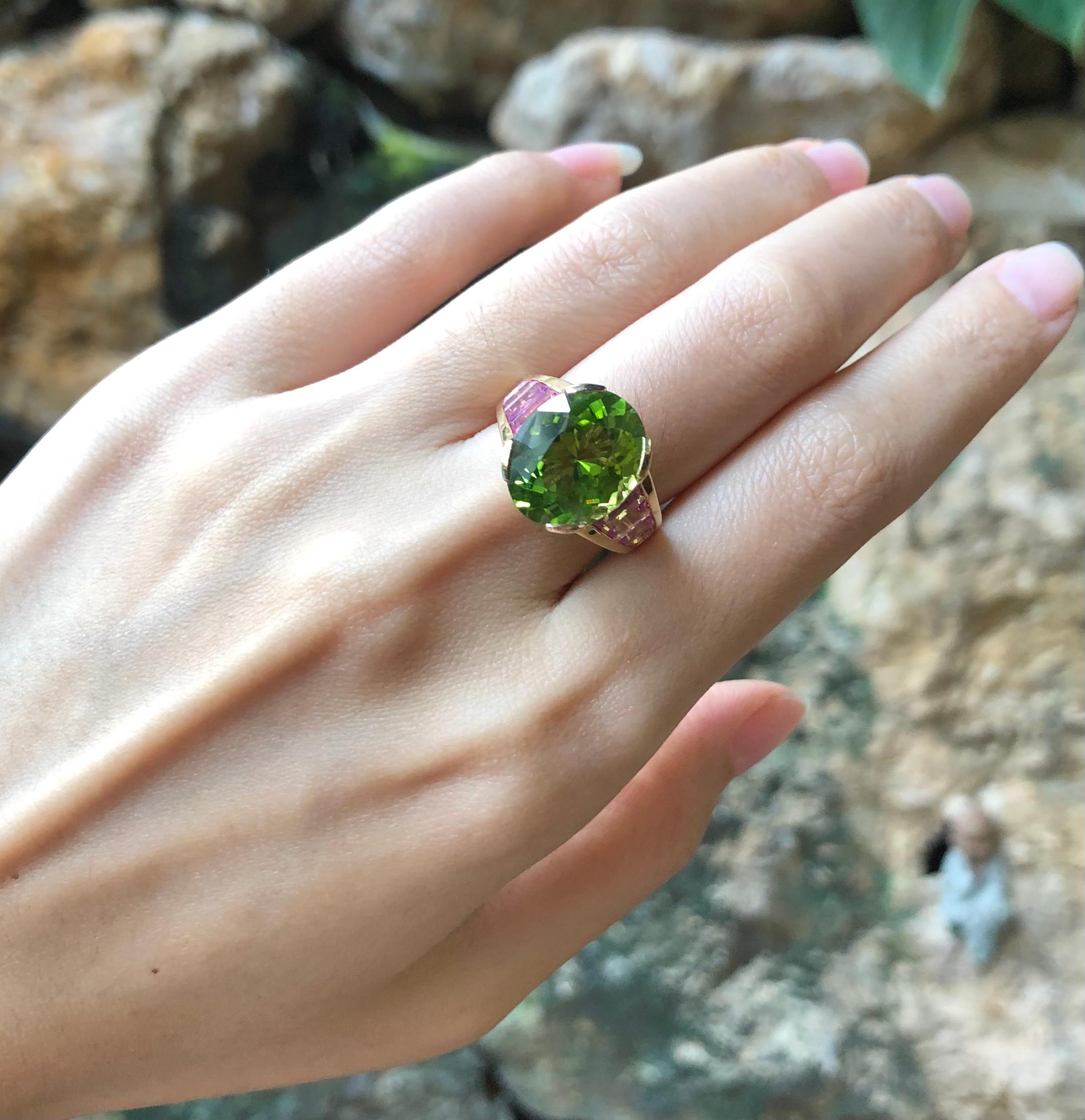 Peridot, Pink Sapphire with Diamond Ring Set in 18 Karat Gold Settings In New Condition For Sale In Bangkok, TH