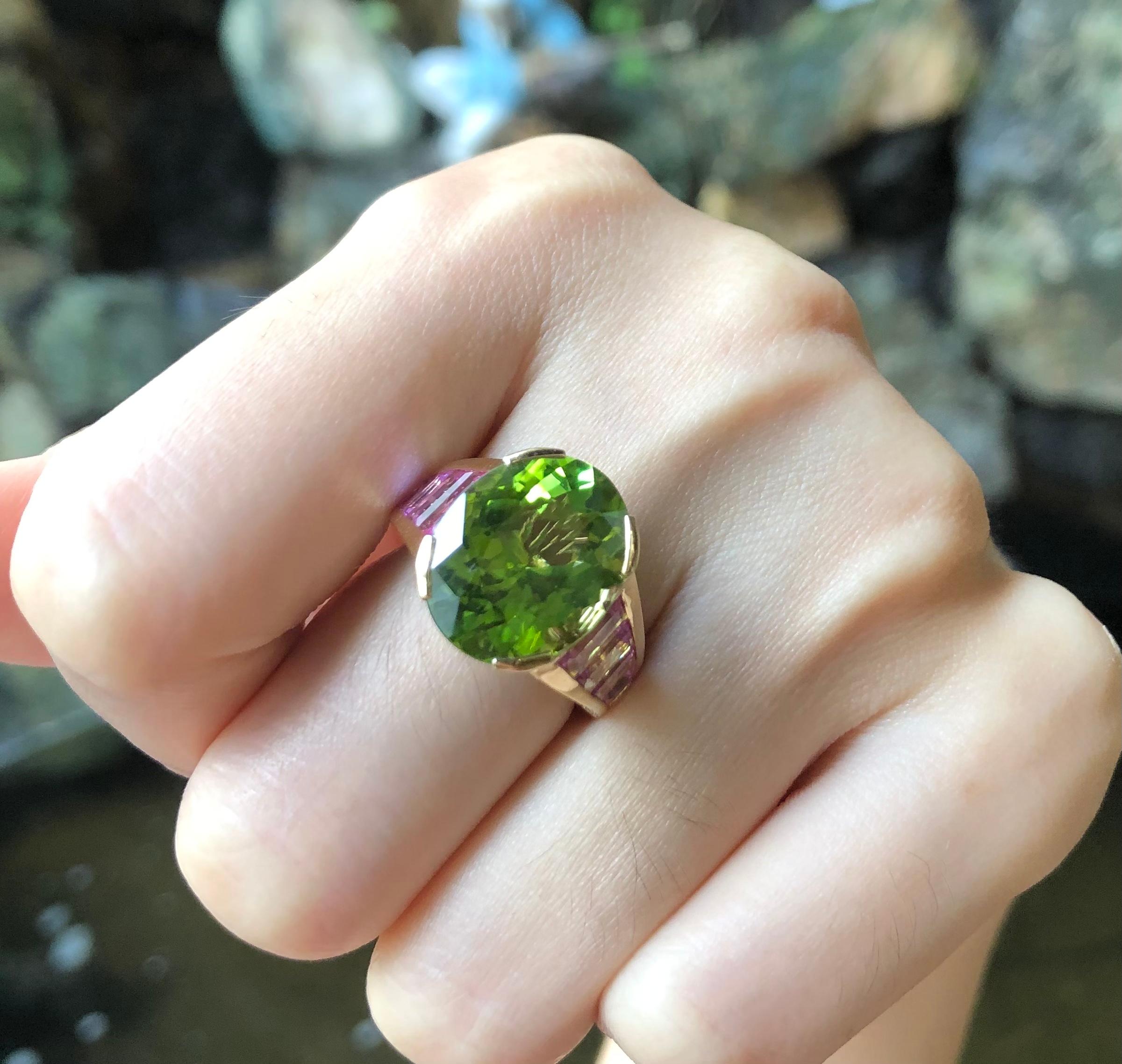 Peridot, Pink Sapphire with Diamond Ring Set in 18 Karat Gold Settings For Sale 1