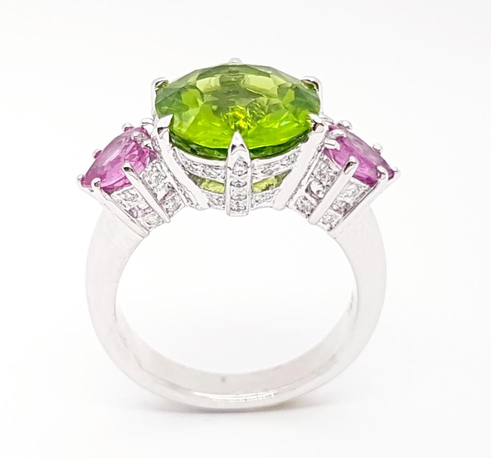 Peridot, rosa Saphir mit Diamantring aus 18 Karat Weißgold im Angebot 4