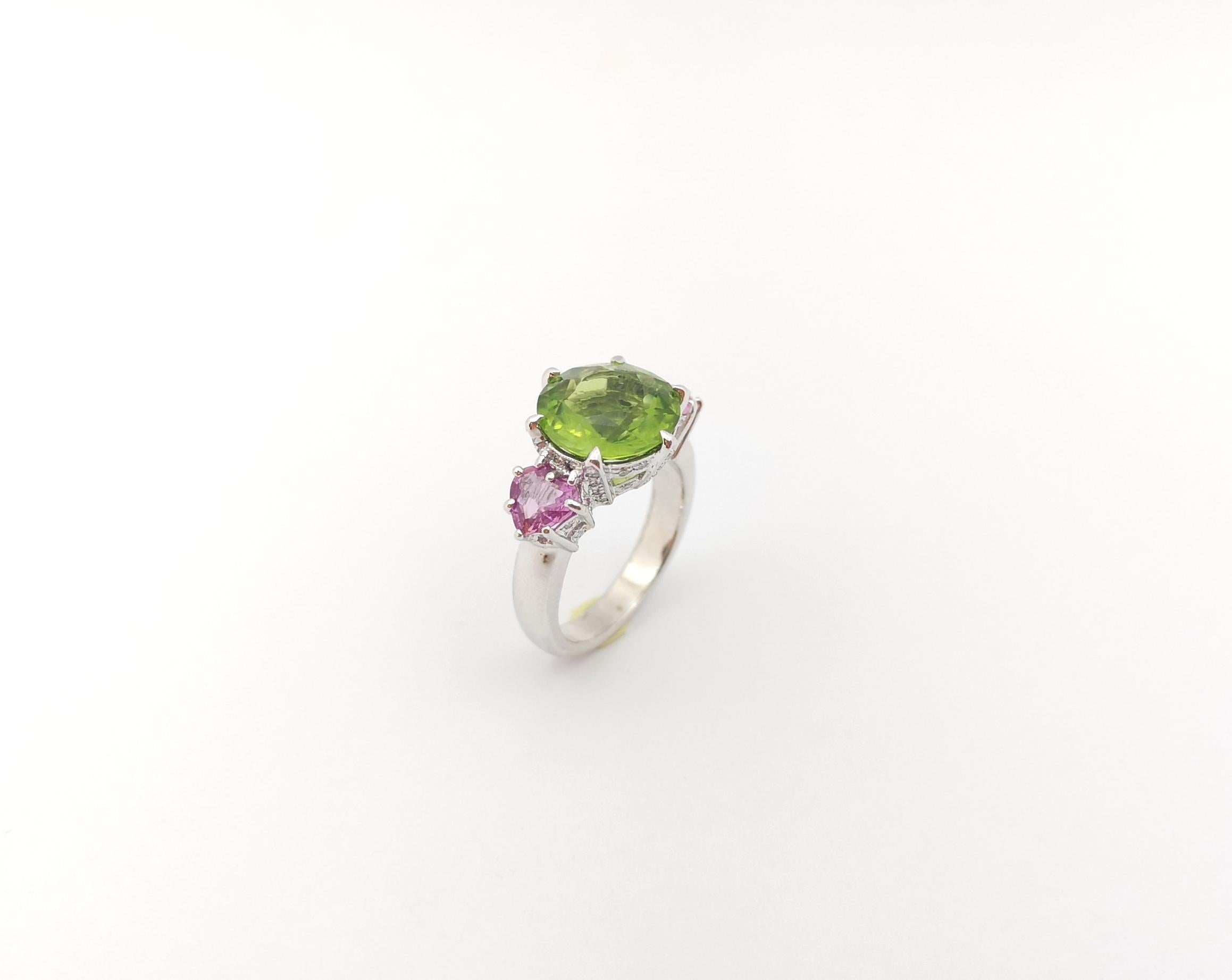 Peridot, rosa Saphir mit Diamantring aus 18 Karat Weißgold im Angebot 8