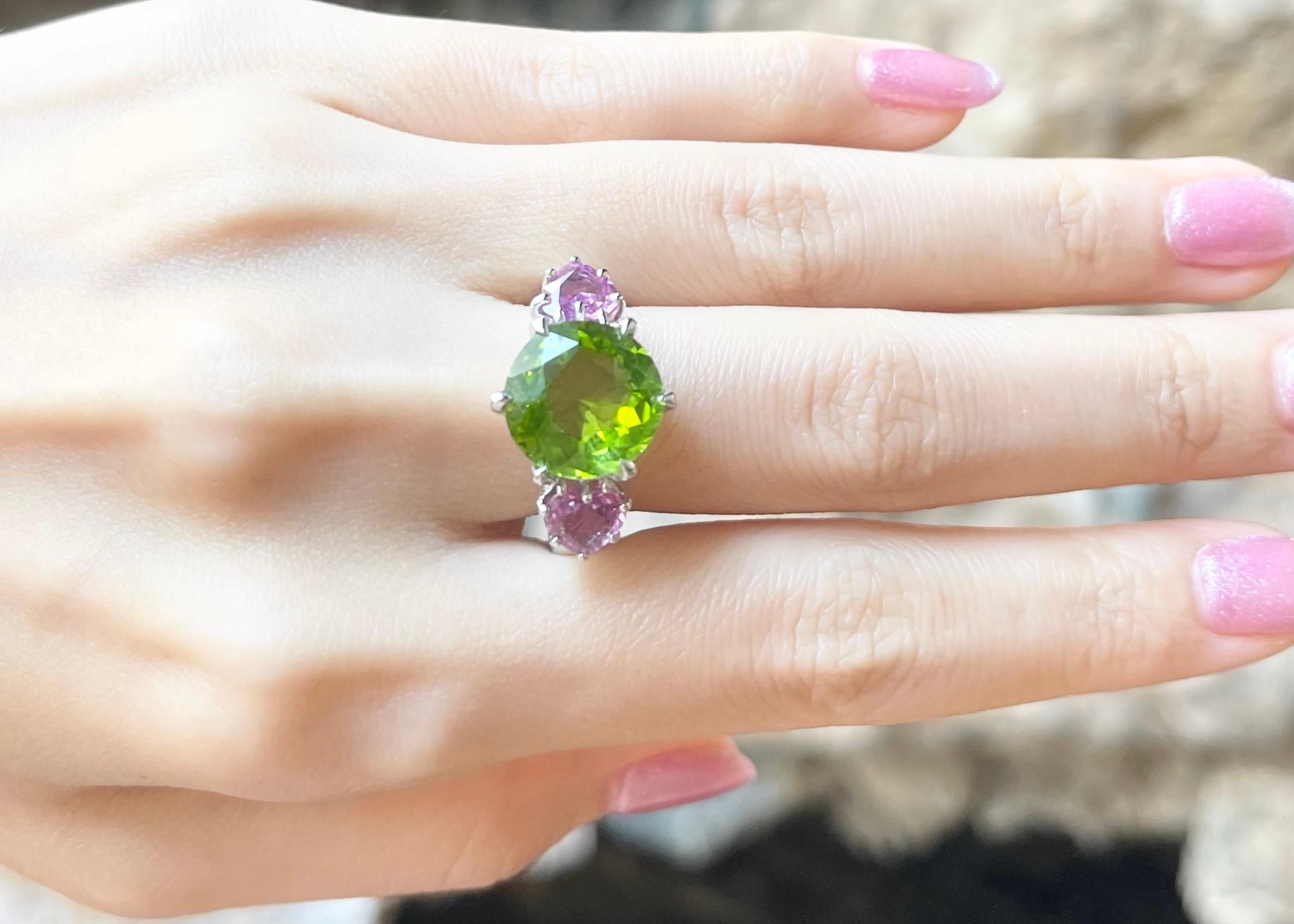 Peridot, rosa Saphir mit Diamantring aus 18 Karat Weißgold (Zeitgenössisch) im Angebot