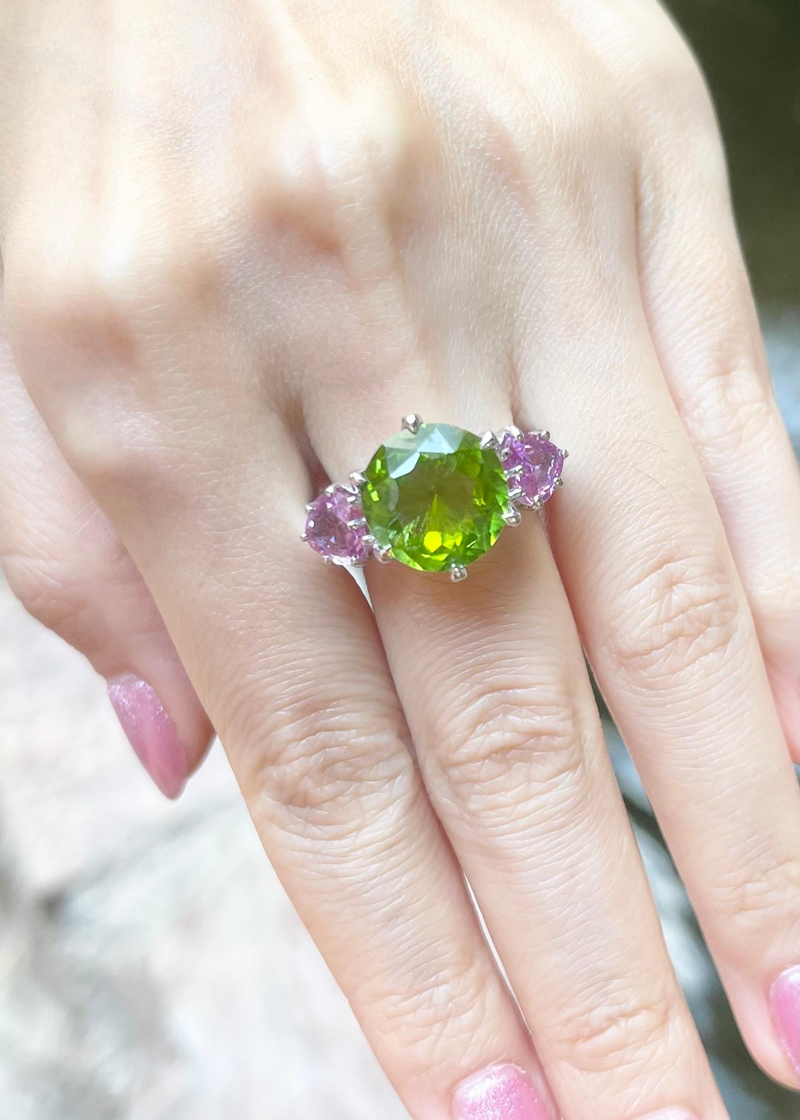 Peridot, rosa Saphir mit Diamantring aus 18 Karat Weißgold (Gemischter Schliff) im Angebot