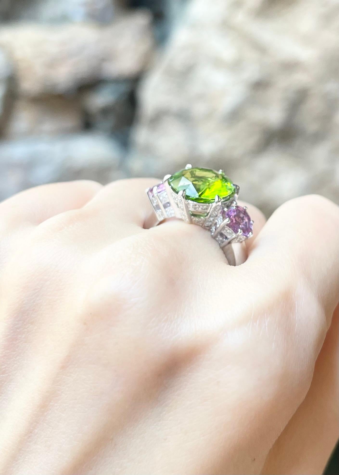 Peridot, rosa Saphir mit Diamantring aus 18 Karat Weißgold Damen im Angebot