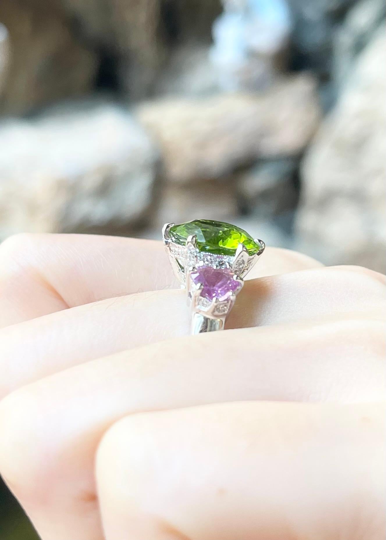 Peridot, rosa Saphir mit Diamantring aus 18 Karat Weißgold im Angebot 1
