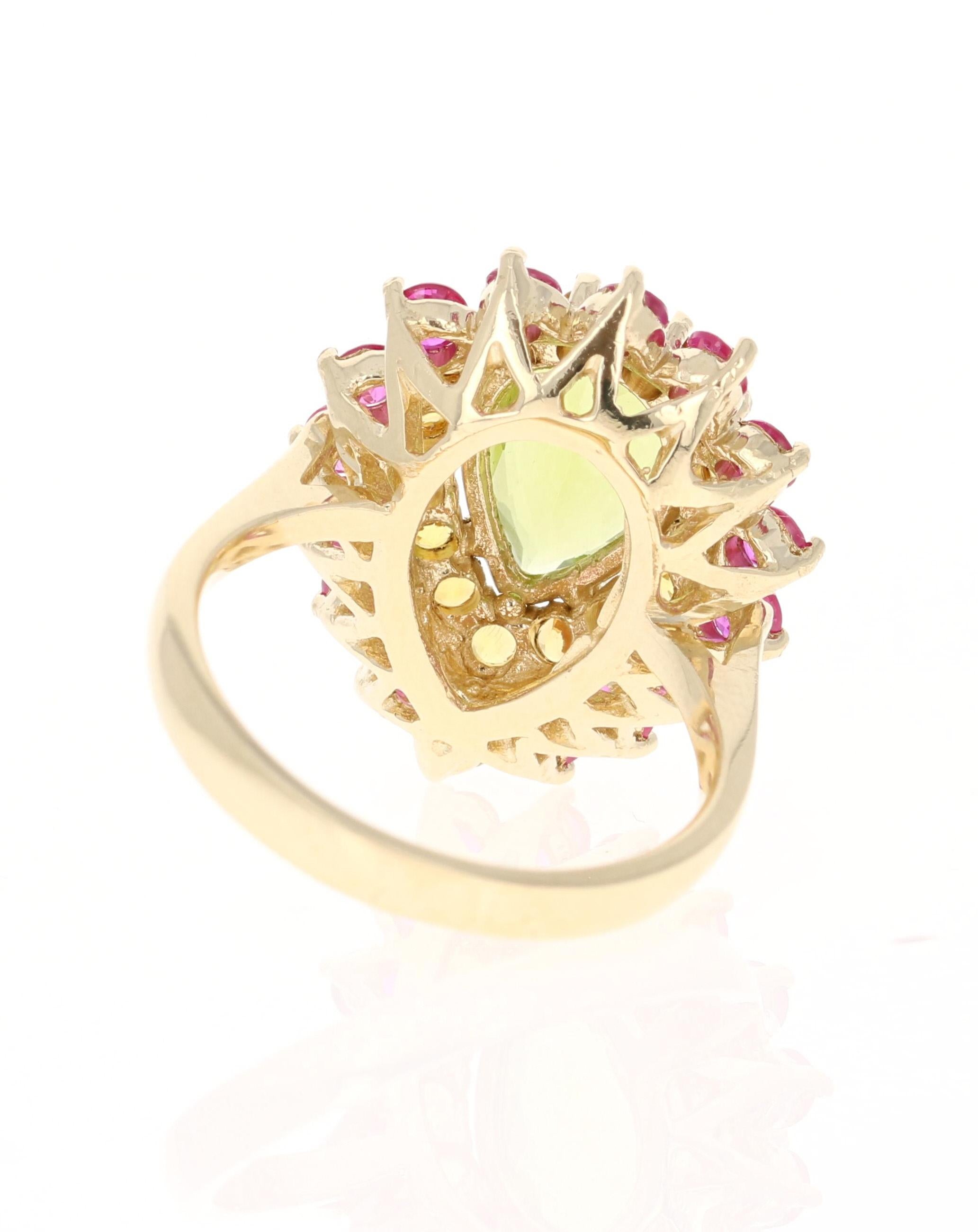 Contemporary 4.68 Carat Natural Peridot Sapphire Yellow Gold Cocktail Ring