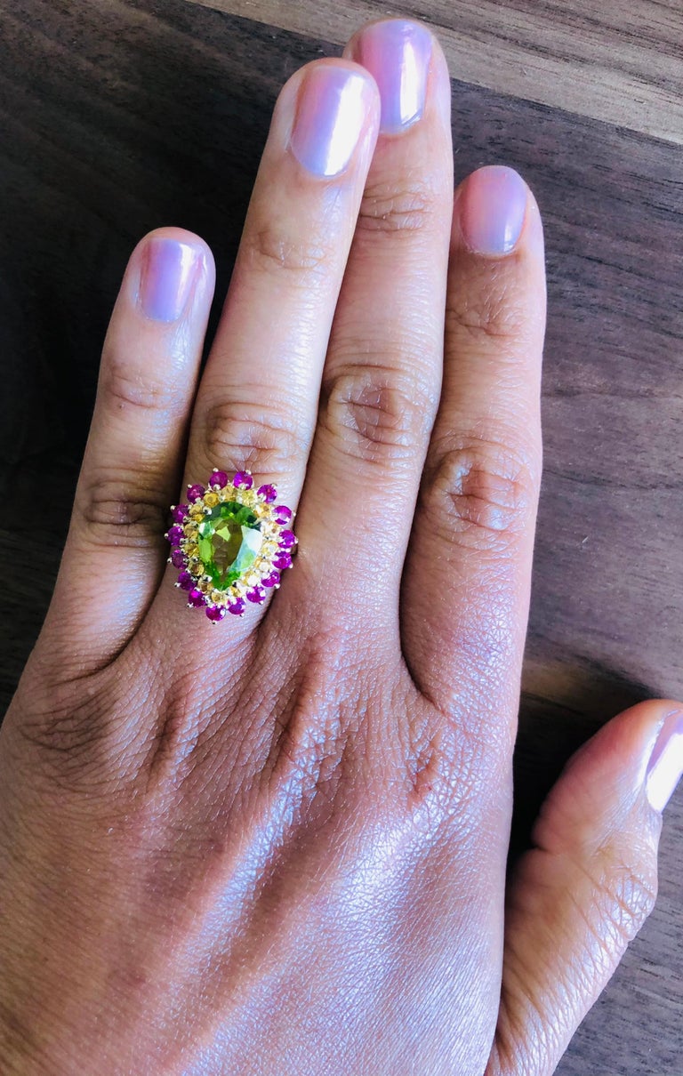 4.68 Carat Peridot Pink Sapphire Yellow Sapphire 14 Karat Yellow Gold Ring In New Condition For Sale In Los Angeles, CA