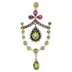 Lavaliere-Anhänger mit Peridot, rosa Turmalin, Perle und Diamanten aus 9-karätigem Gelbgold