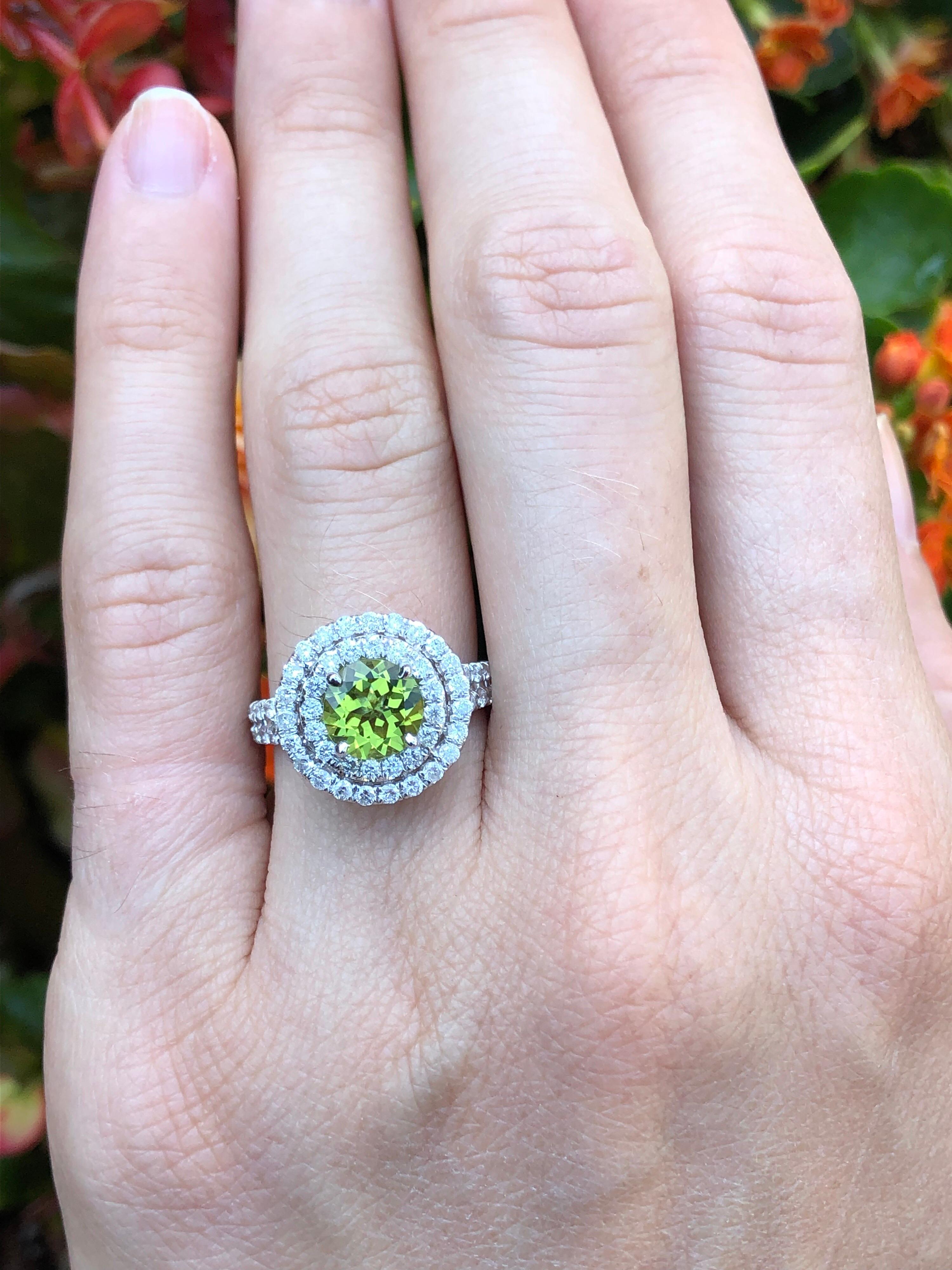 Contemporary Peridot Ring 1.41 Carat Round For Sale