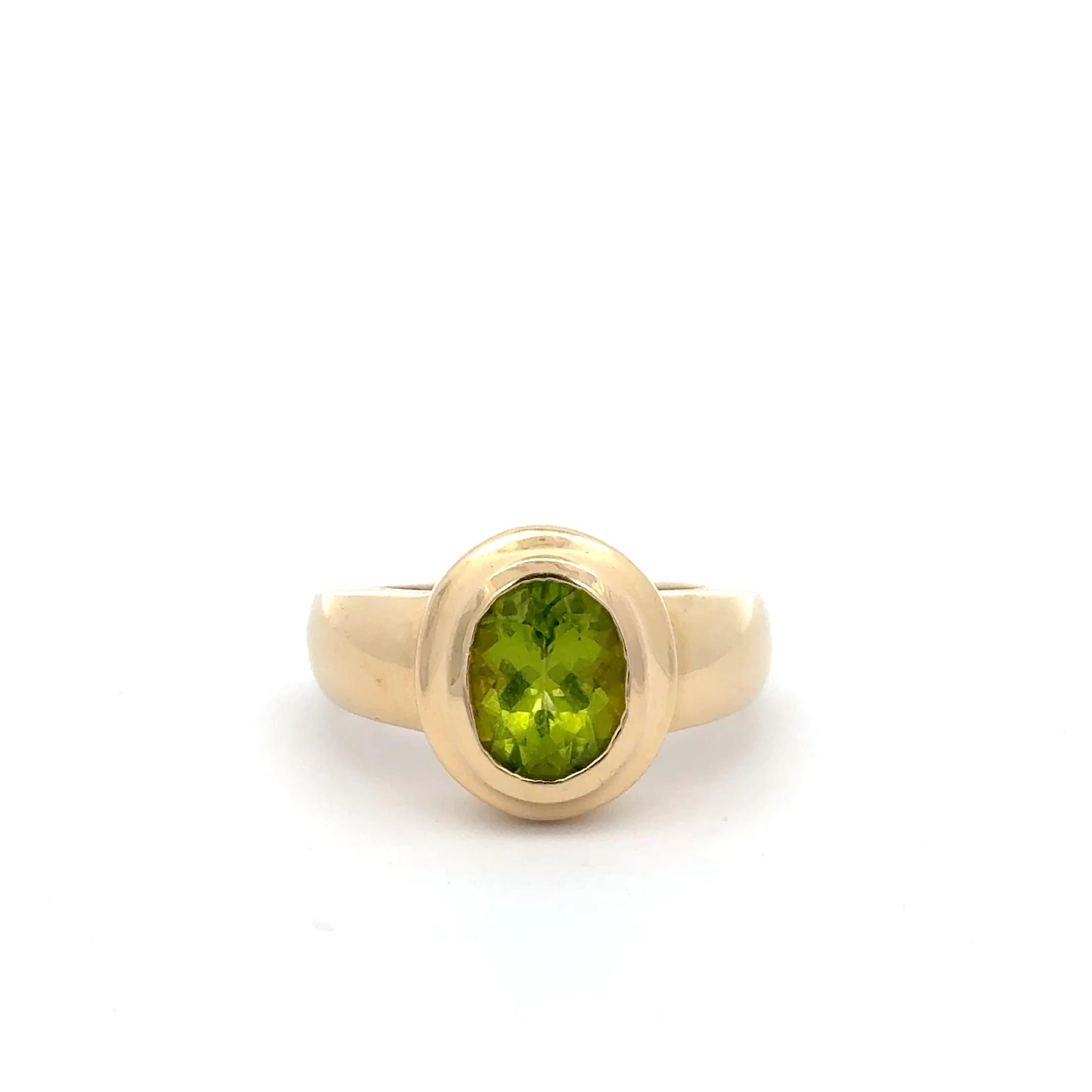 Anello con peridoto in oro giallo 14K In condizioni buone in vendita a Dallas, TX