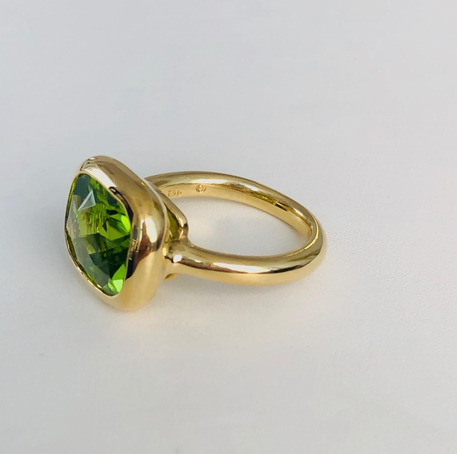 18 Karat Gold Peridot Ring For Sale 1