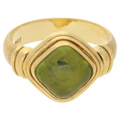 Vintage Peridot Ring in 18 Karat Yellow Gold