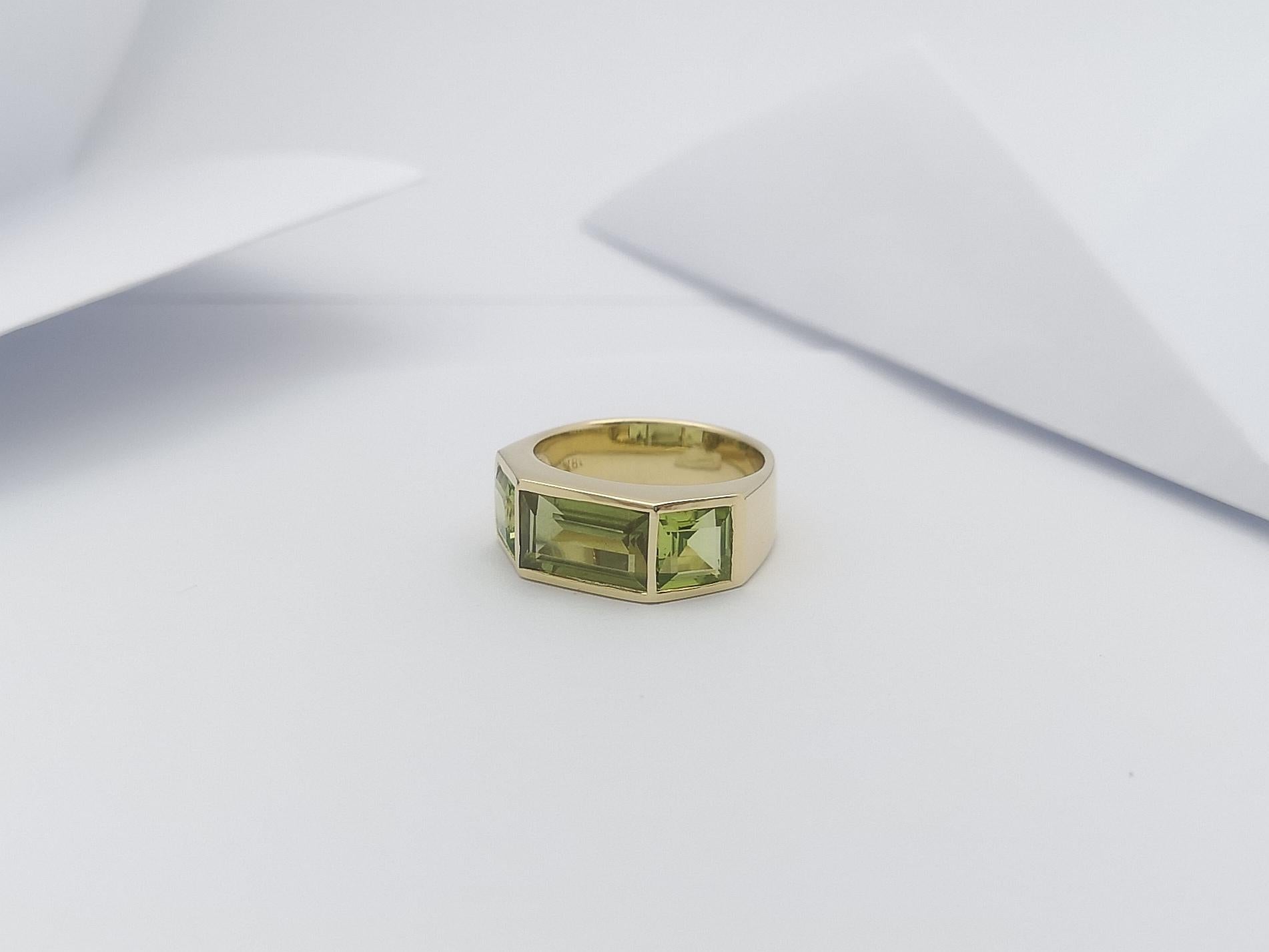 Peridot Ring Set in 18 Karat Gold Settings For Sale 1