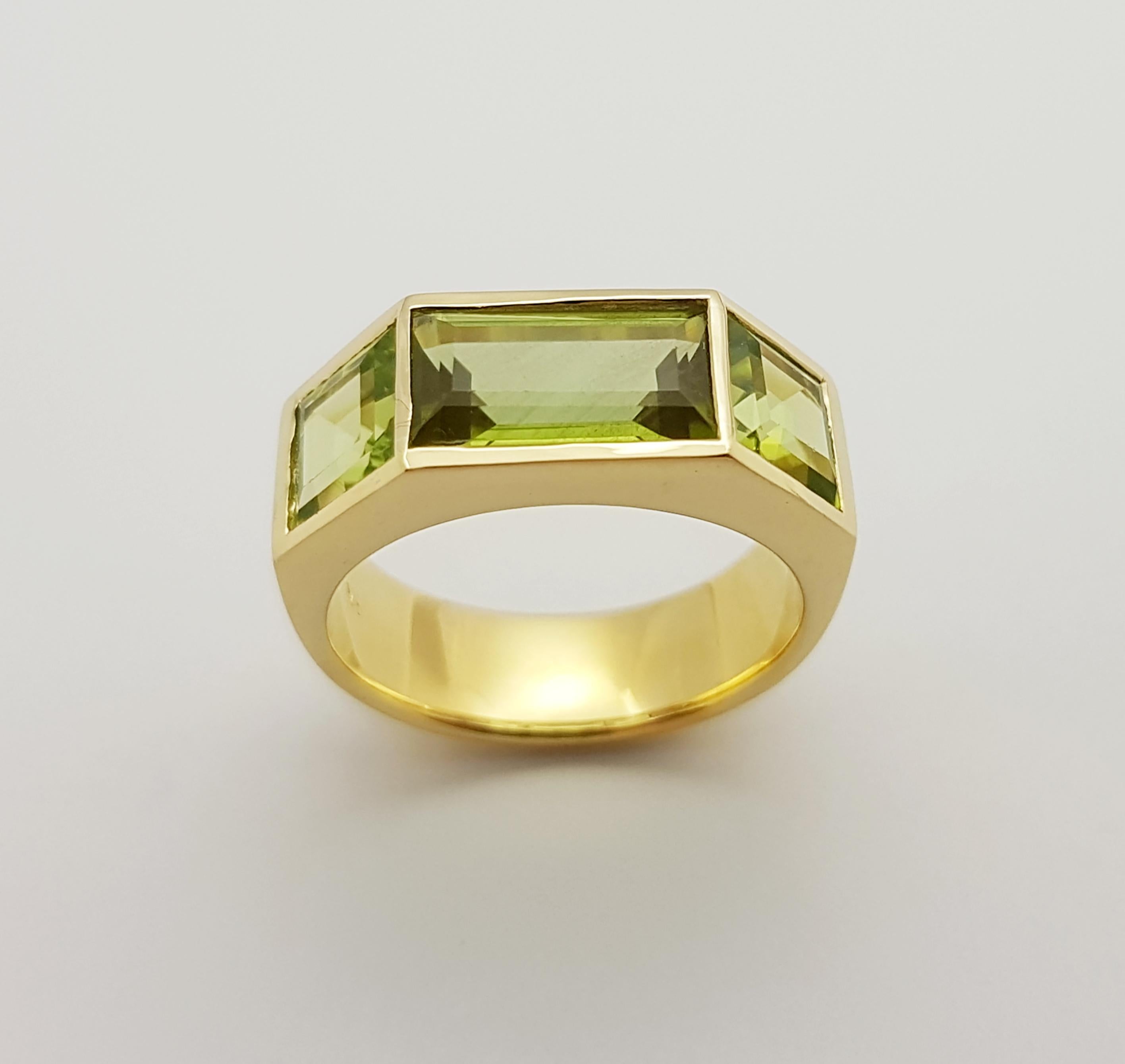 Peridot Ring Set in 18 Karat Gold Settings For Sale 3