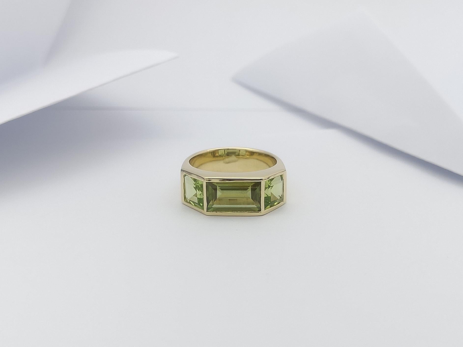 Women's or Men's Peridot Ring Set in 18 Karat Gold Settings For Sale
