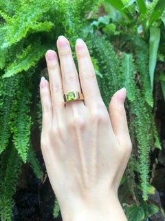 Anello con peridoto incastonato in oro rosa 18 carati