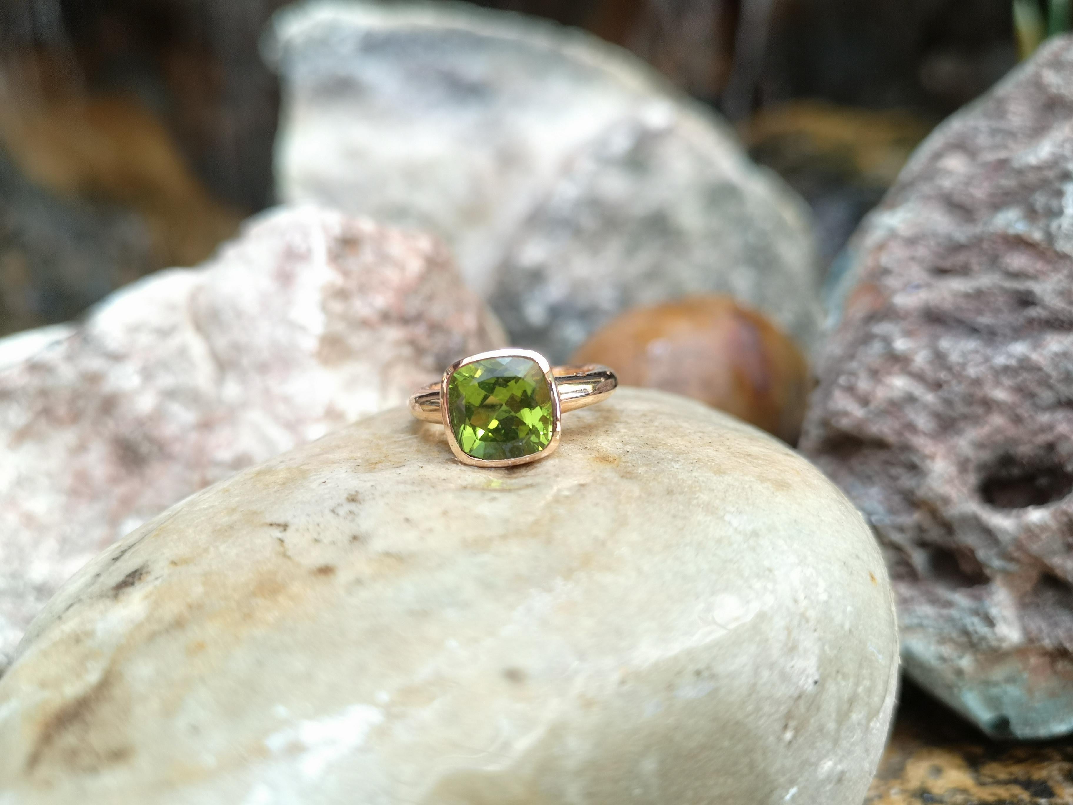 Contemporary Peridot  Ring Set in 18 Karat Rose Gold Settings For Sale