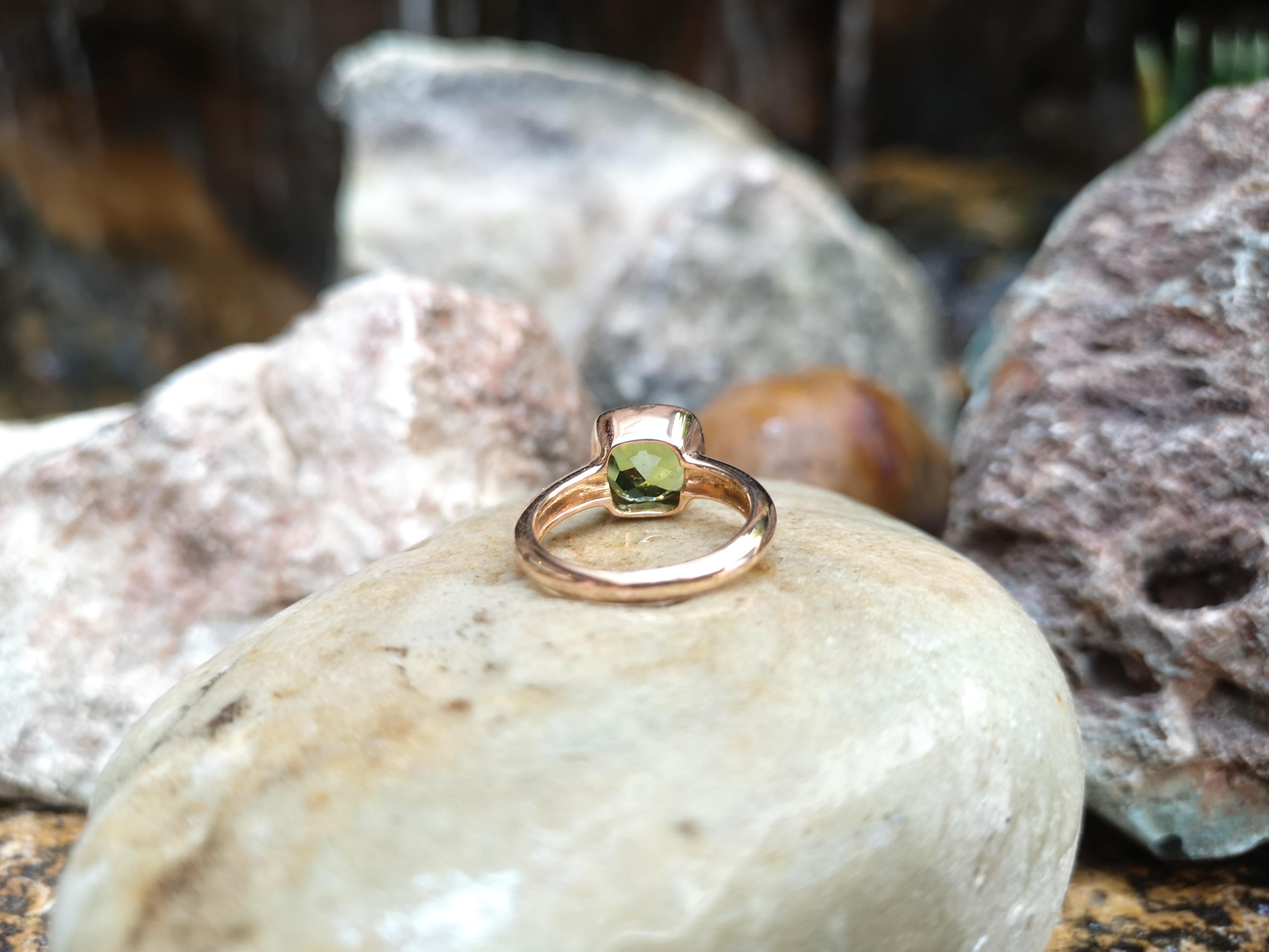 Peridot  Ring Set in 18 Karat Rose Gold Settings In New Condition For Sale In Bangkok, TH