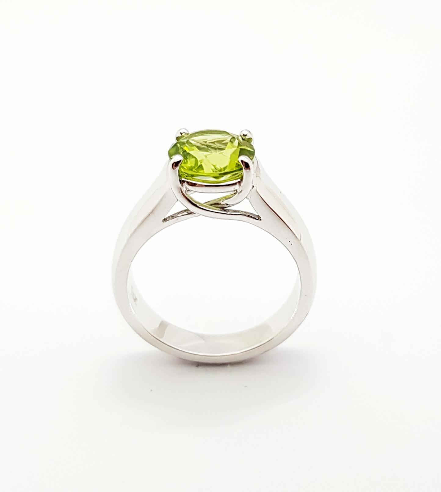 Peridot-Ring in 18 Karat Weißgold gefasst im Angebot 5