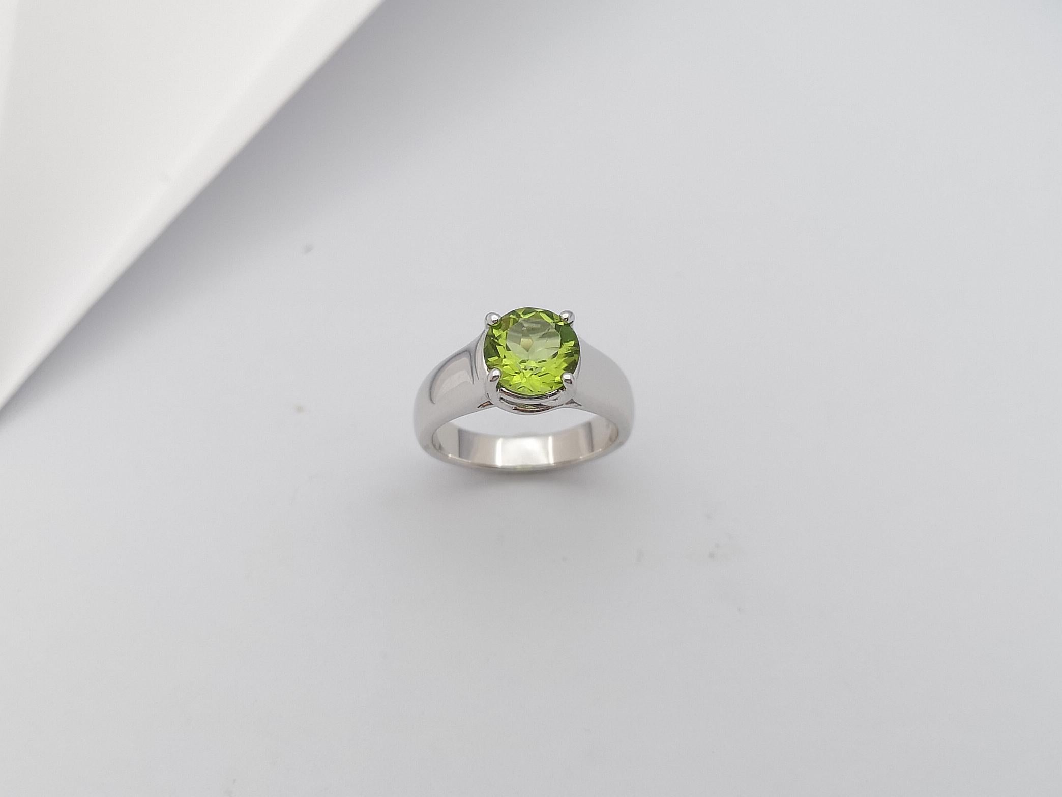 Peridot-Ring in 18 Karat Weißgold gefasst im Angebot 7