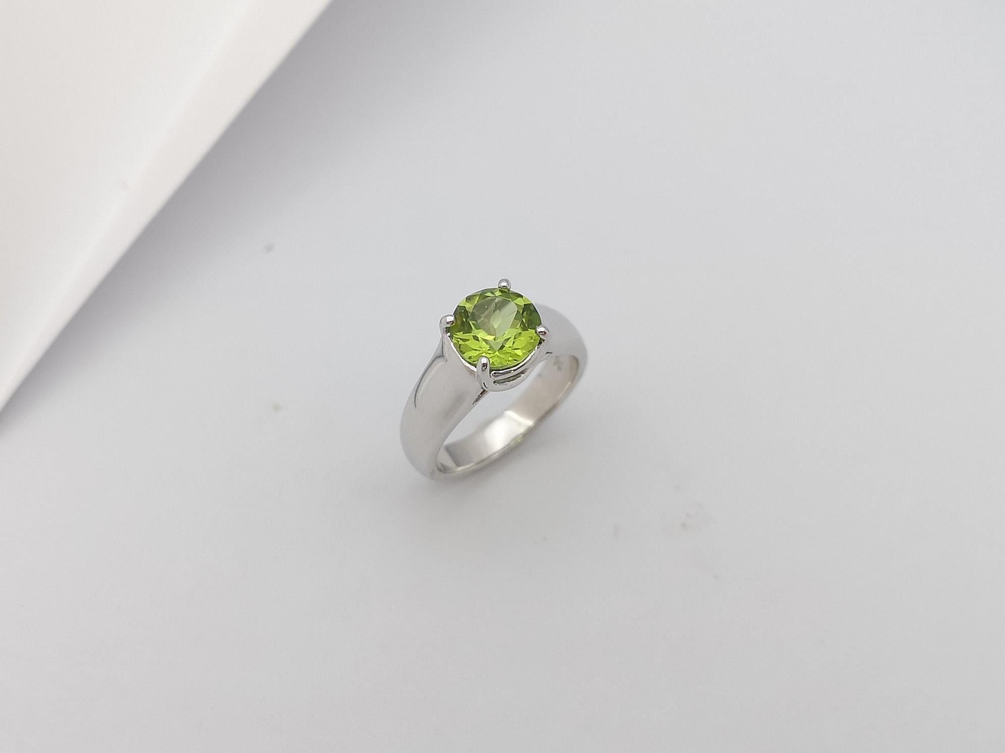 Peridot-Ring in 18 Karat Weißgold gefasst im Angebot 8