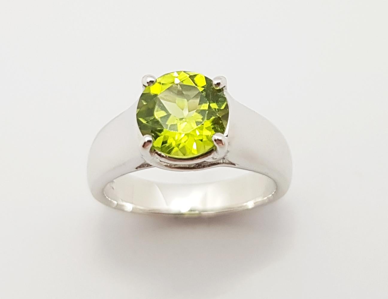 Peridot-Ring in 18 Karat Weißgold gefasst im Angebot 10