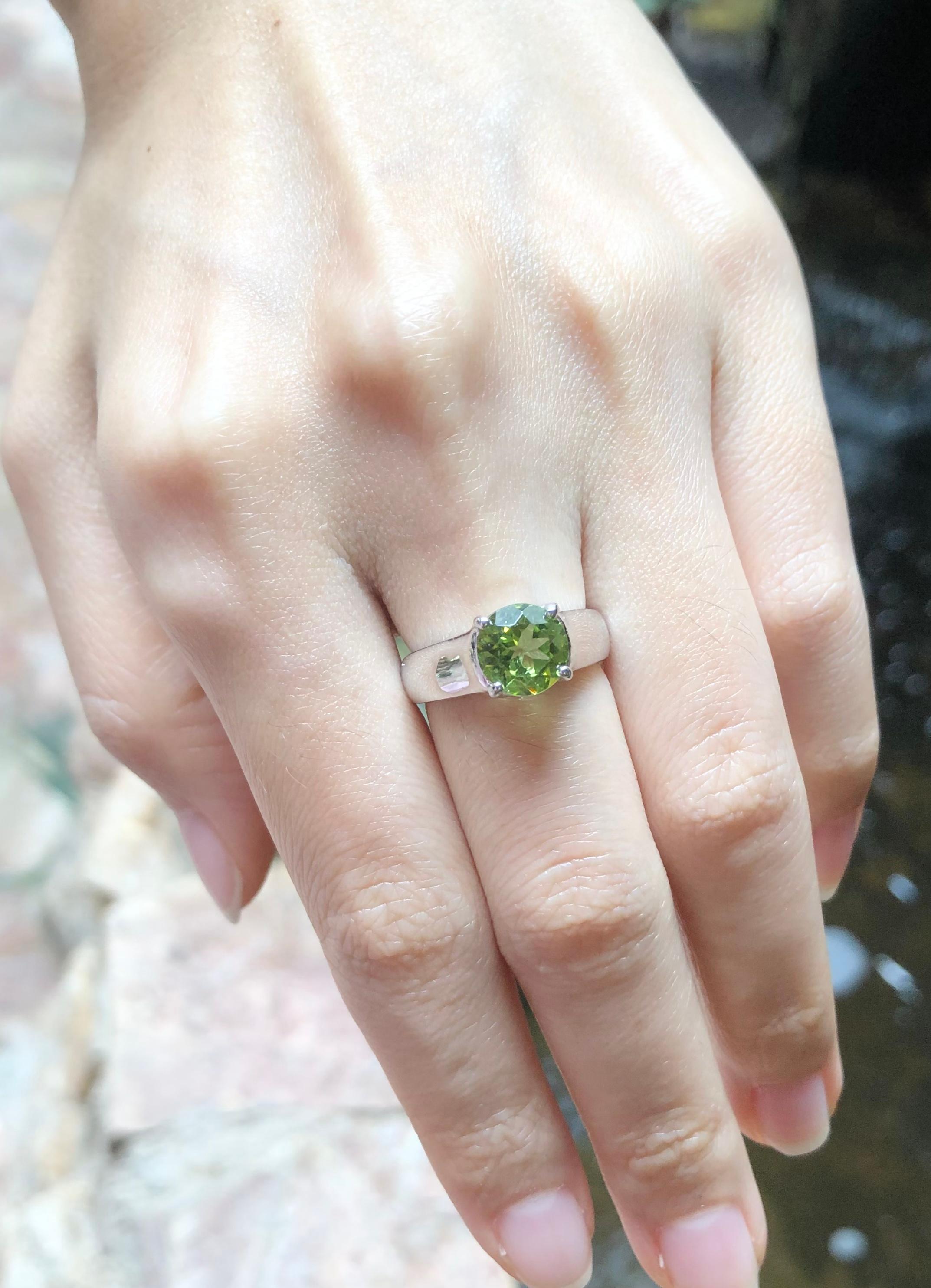 Peridot-Ring in 18 Karat Weißgold gefasst Damen im Angebot
