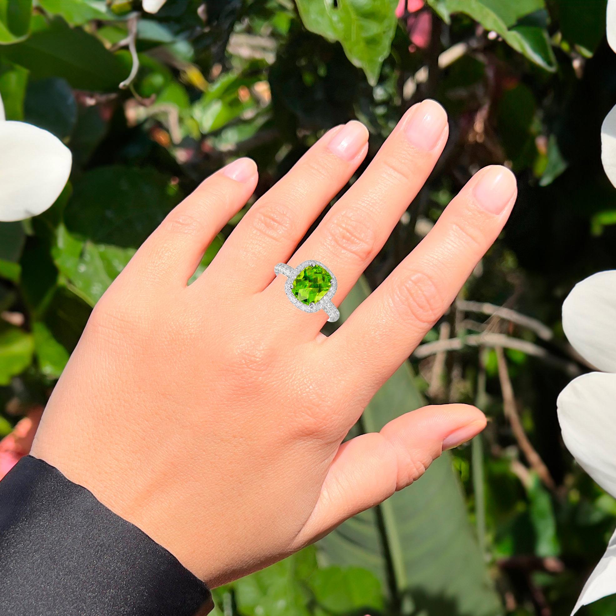 Contemporary Peridot Ring With Diamonds 4.69 Carats 18K White Gold For Sale