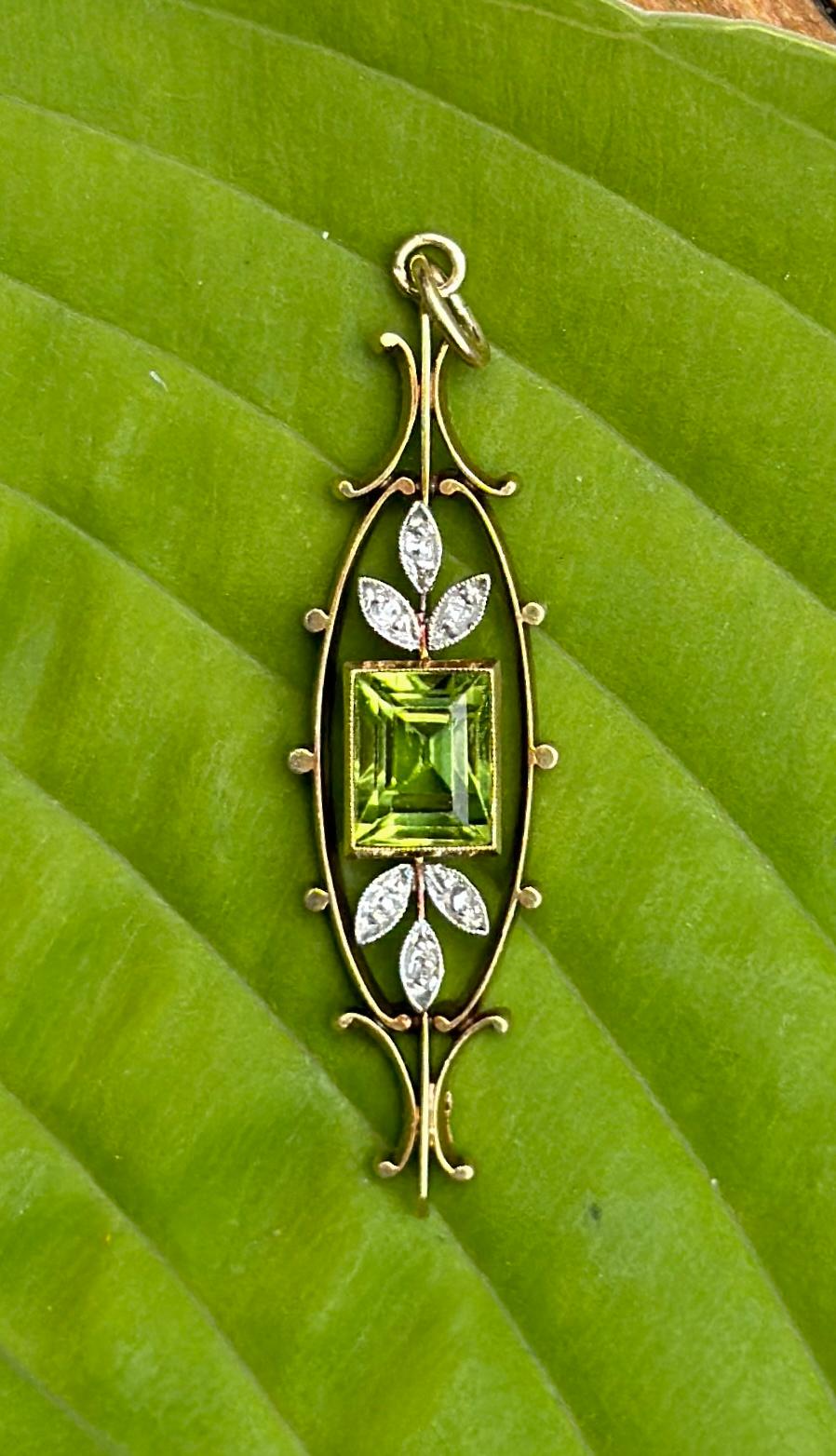 Peridoto Corte Rosa Diamante Platino Lavaliere Collar Colgante Antiguo Victoriano en Excelente estado para la venta en New York, NY