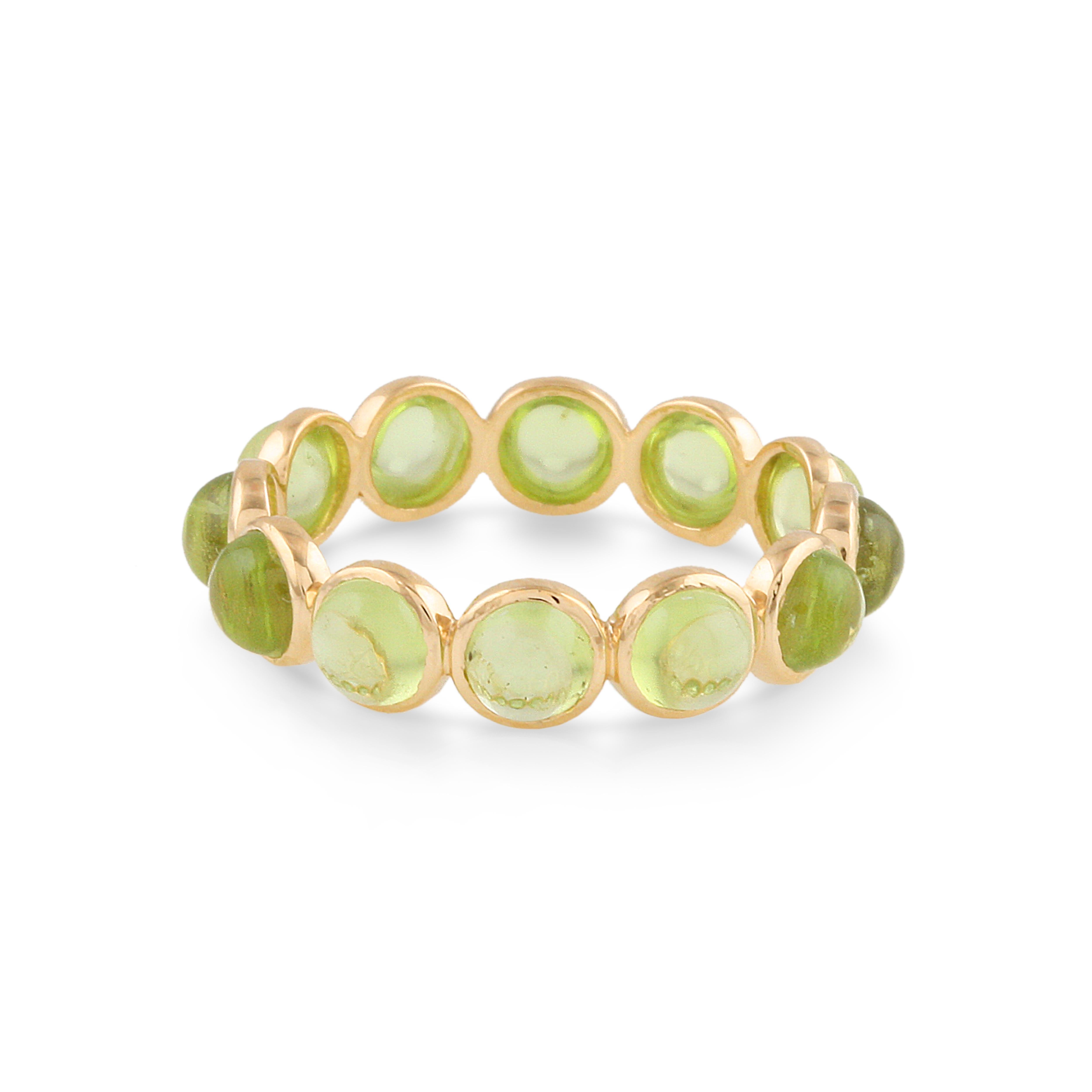 La bague Tresor Beautiful Ring comporte 1,50 carats de péridot. Les bagues sont une ode à la beauté luxueuse et classique, avec des pierres précieuses étincelantes et des teintes féminines. Leur design contemporain et moderne les rend parfaits et