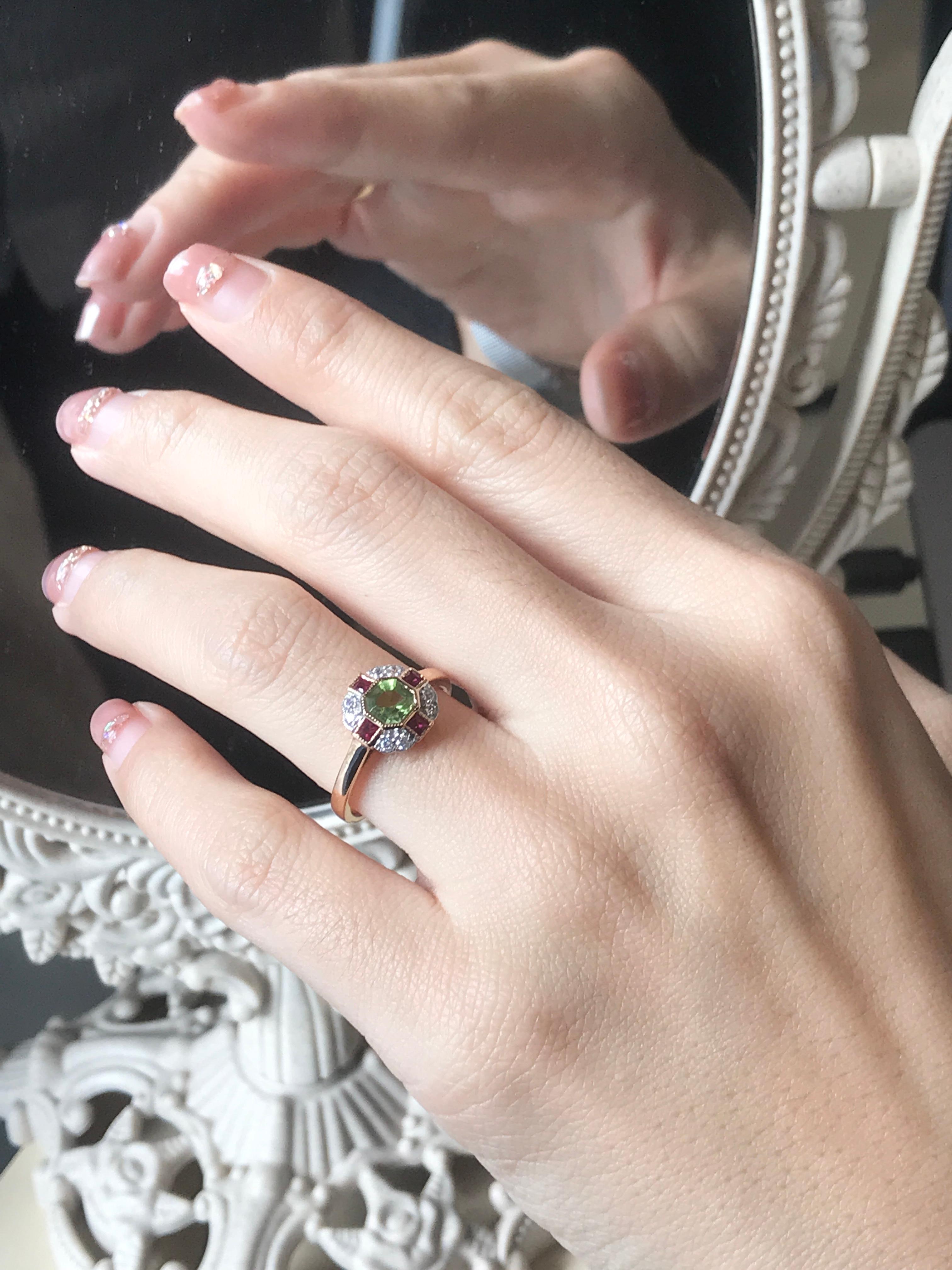 Peridot Ruby and Diamond Art Deco Style Ring in 14K Rose Gold Art Decó en venta