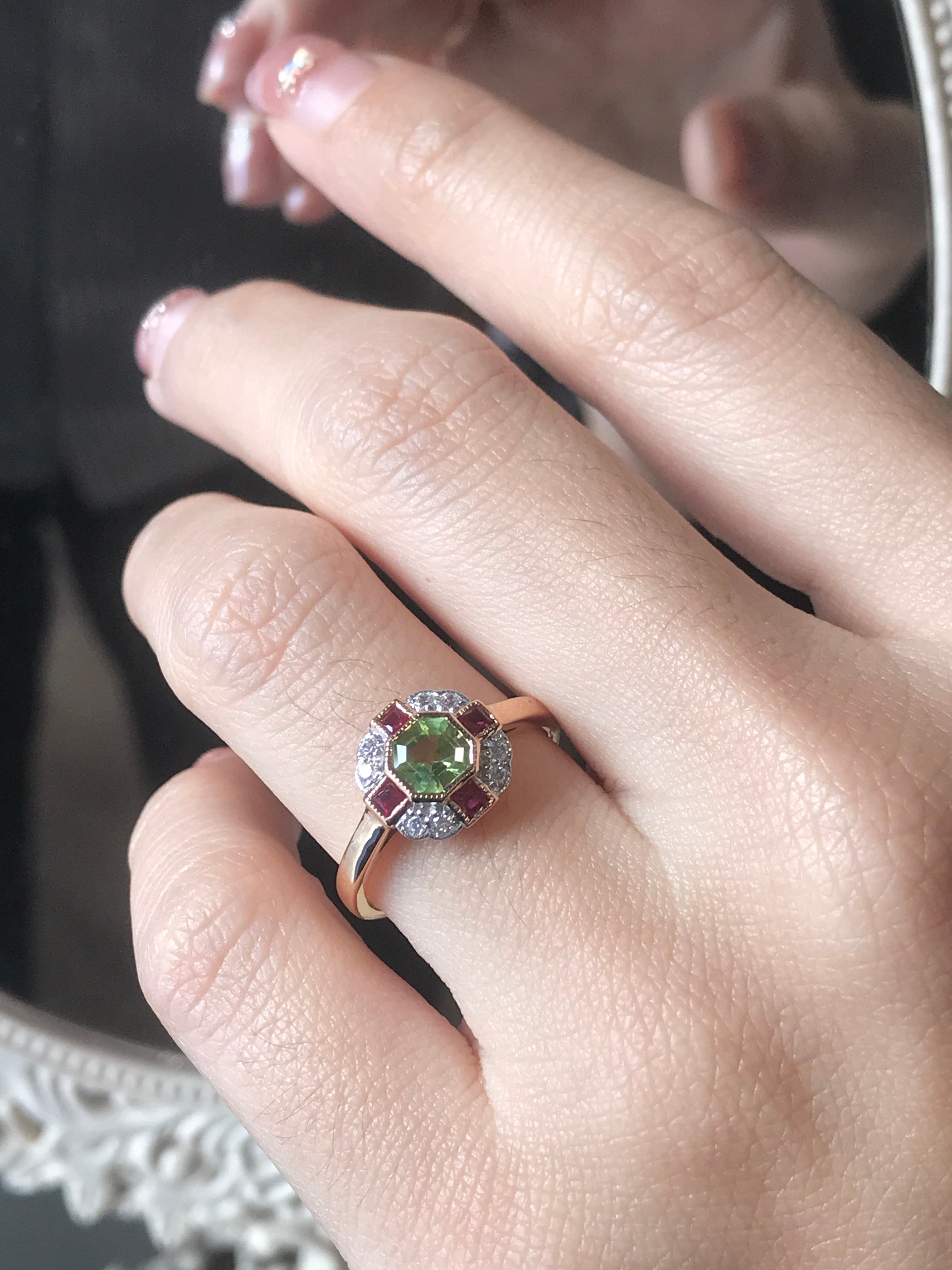 Peridot Ruby and Diamond Art Deco Style Ring in 14K Rose Gold Corte Asscher en venta