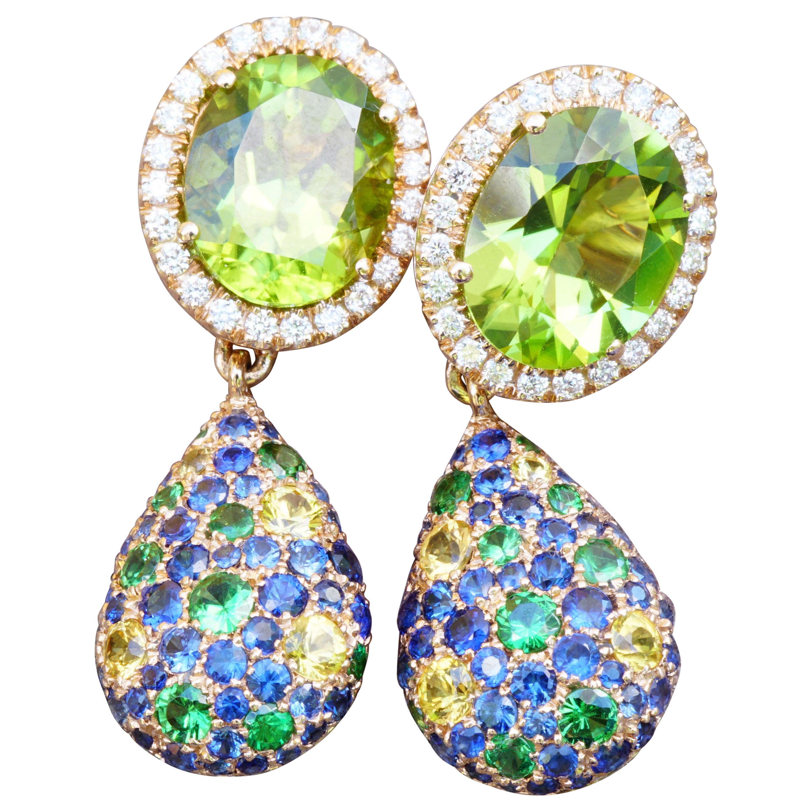 earrings with beautiful green-yellow peridots total approx. 7.50 ct in a great color quality, AAA+, eye clean, in halo style surrounded by full-cut brilliant-cut diamonds total approx. 0.36 ct, TW (fine white G) / VS (very small inclusions), convex