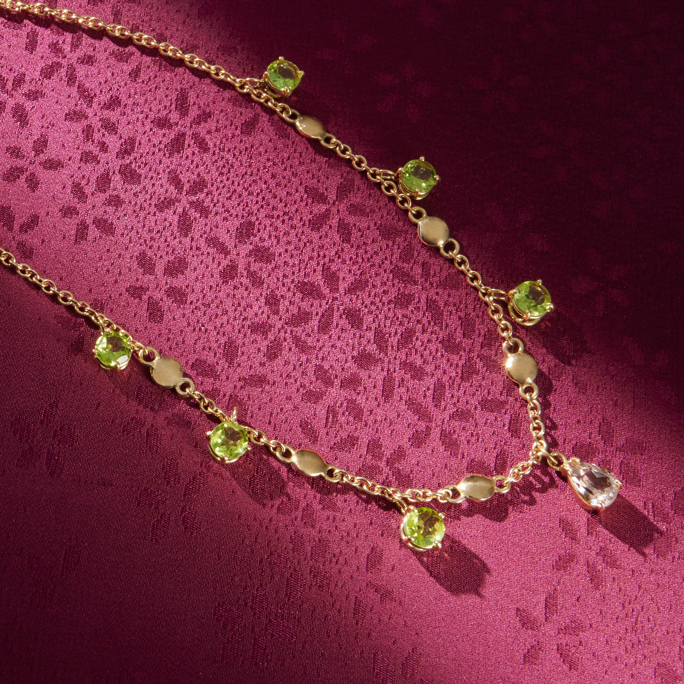 Very nice  nnecklace round neck with peridot sapphire drop in the center champagne color, in between small lentils of gold 18k.
All Giulia Colussi jewelry is new and has never been previously owned or worn. Each item will arrive at your door
