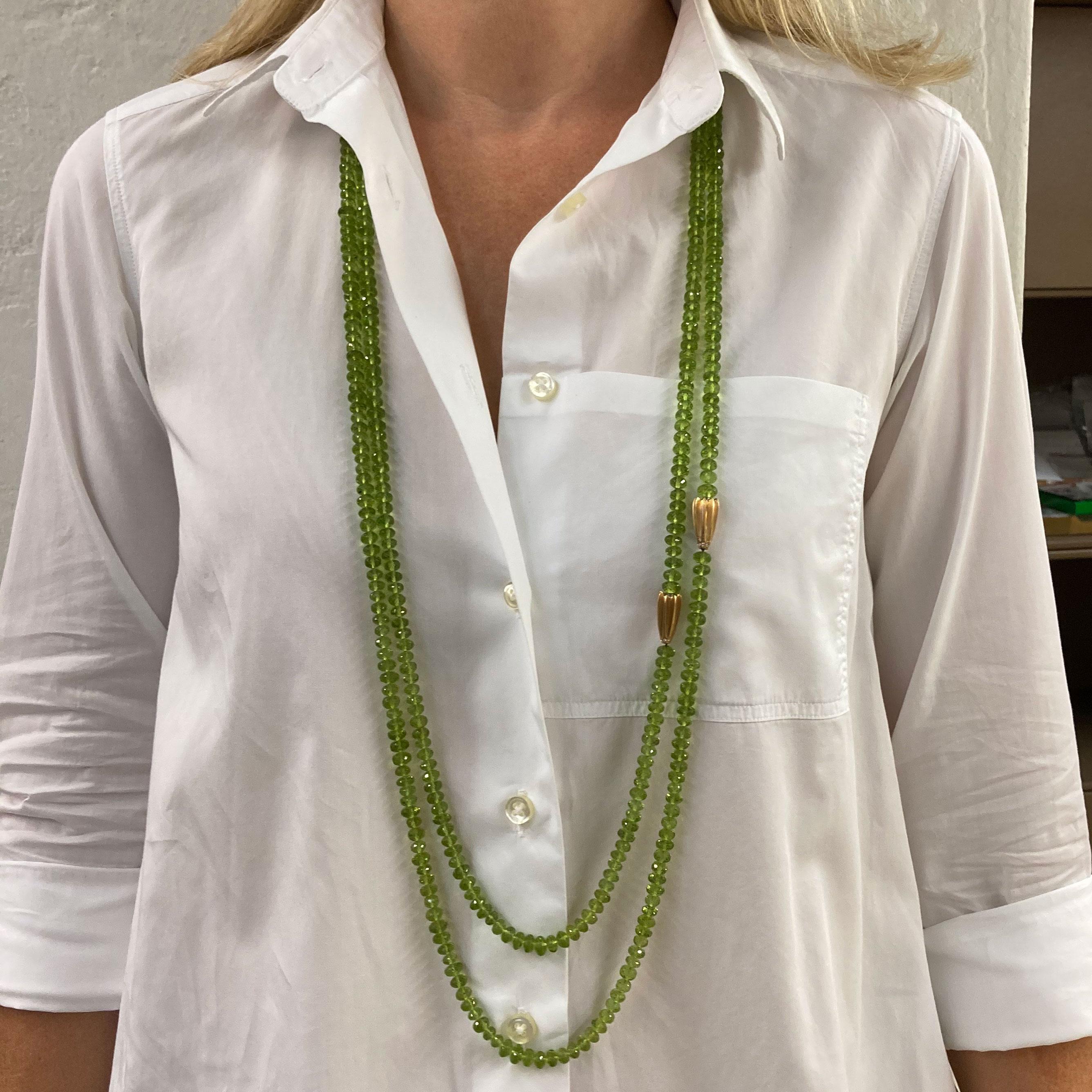Peridot Sautoire mit 2 Verschlüssen aus 18 Karat Roségold und Brilliants (Perle) im Angebot