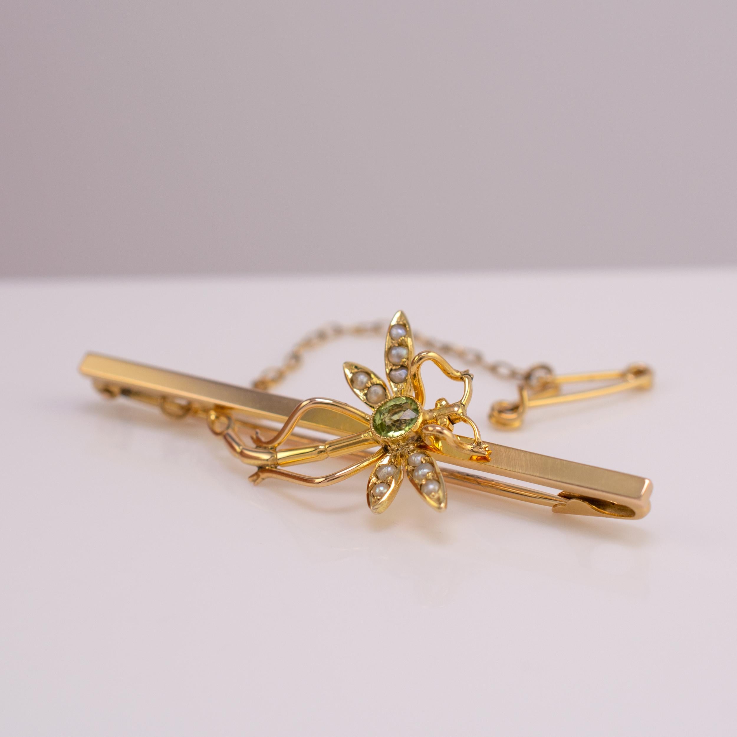 Antique Peridot & Pearl Dragonfly Insect Brooch Pin In Good Condition In Preston, Lancashire